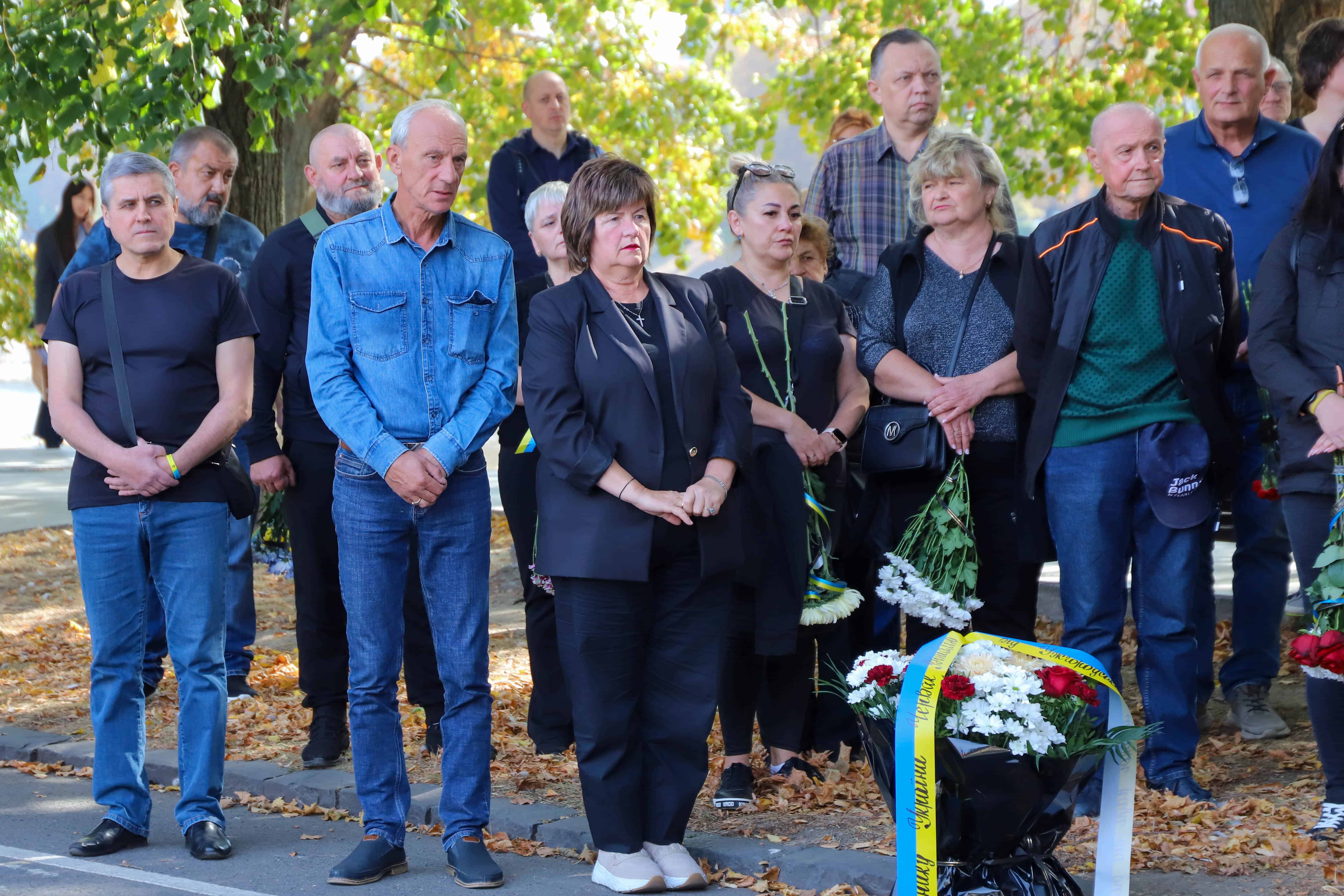 В Ужгороді сьогодні попрощалися зі ще одним захисником – 46-річним старшим сержантом Віталієм Черваком
