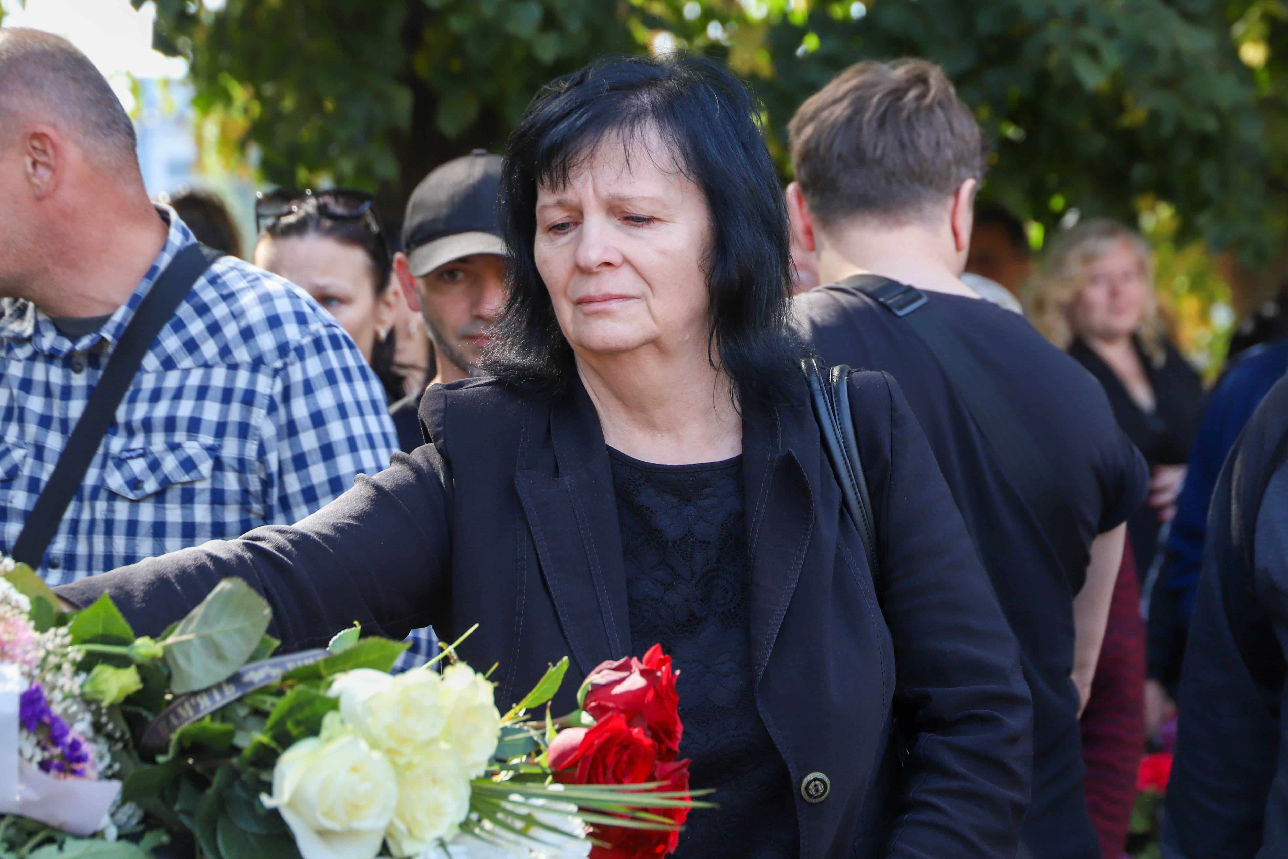В Ужгороді сьогодні попрощалися зі ще одним захисником – 46-річним старшим сержантом Віталієм Черваком
