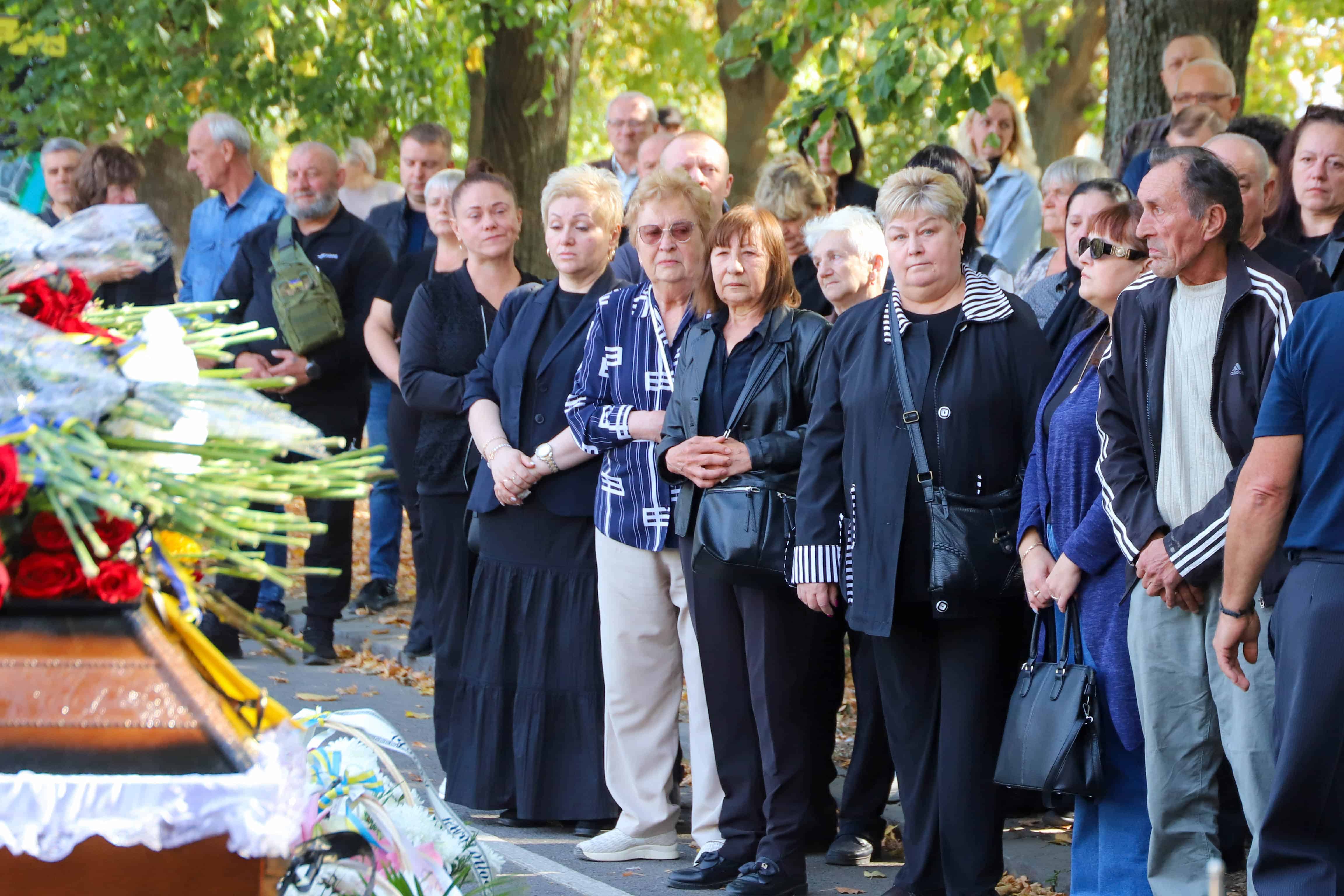 В Ужгороді сьогодні попрощалися зі ще одним захисником – 46-річним старшим сержантом Віталієм Черваком
