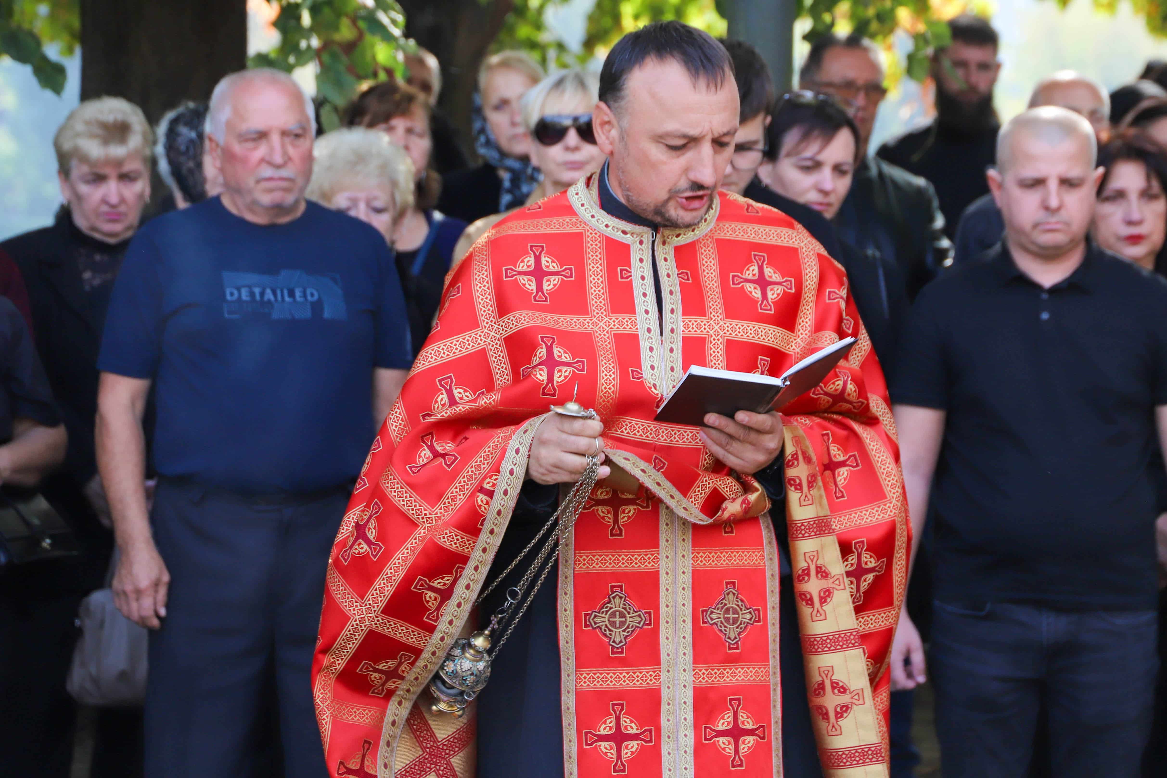 В Ужгороді сьогодні попрощалися зі ще одним захисником – 46-річним старшим сержантом Віталієм Черваком