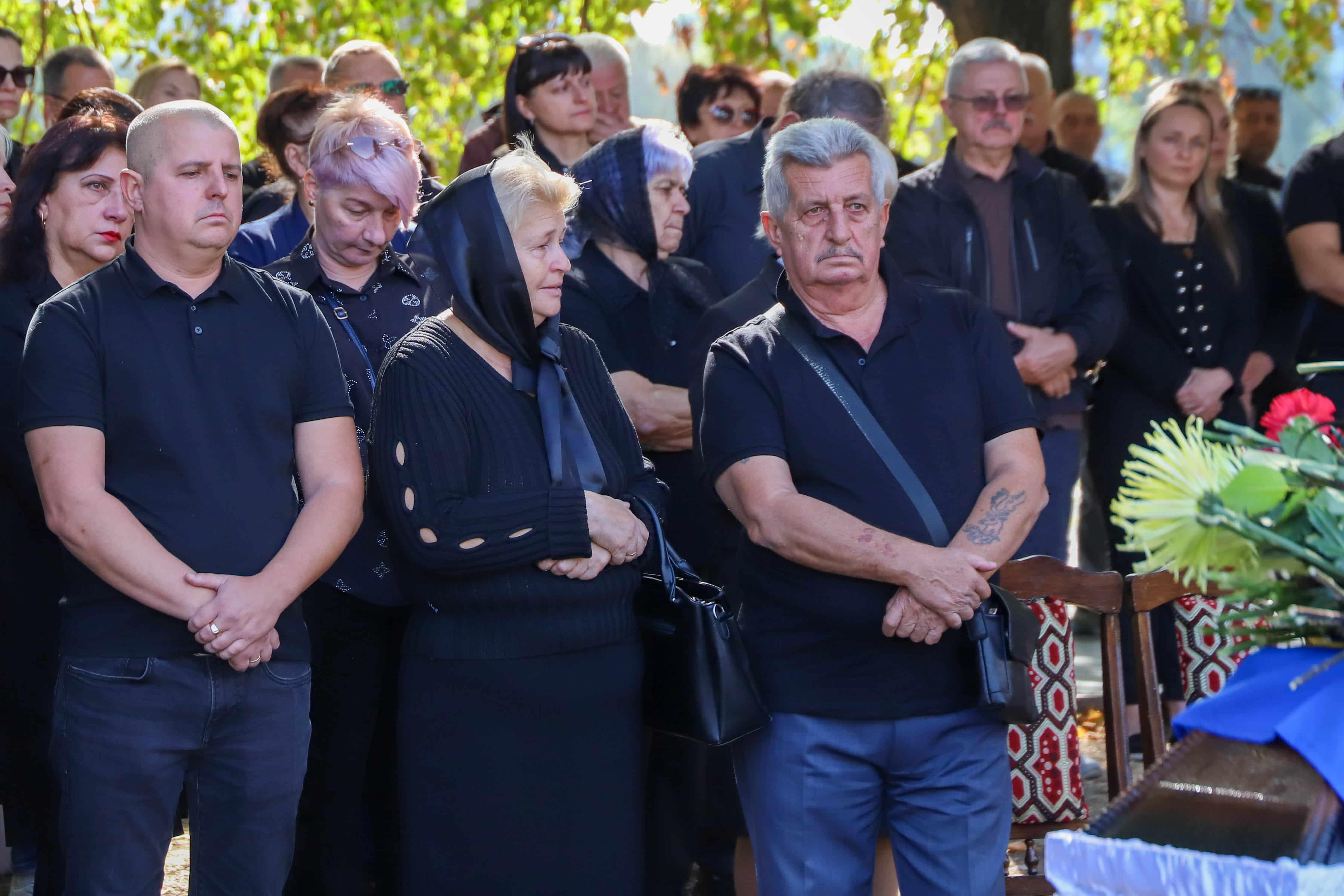 В Ужгороді сьогодні попрощалися зі ще одним захисником – 46-річним старшим сержантом Віталієм Черваком