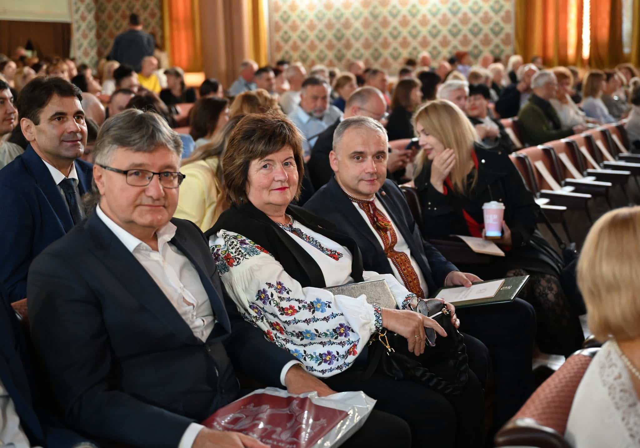 Закарпатська обласна філармонія відзначила 80-річчя творчої діяльності ювілейним концертом
