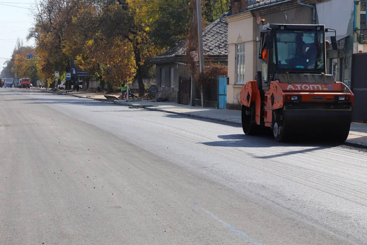 В Ужгороді тривають роботи з оновлення міської інфраструктури