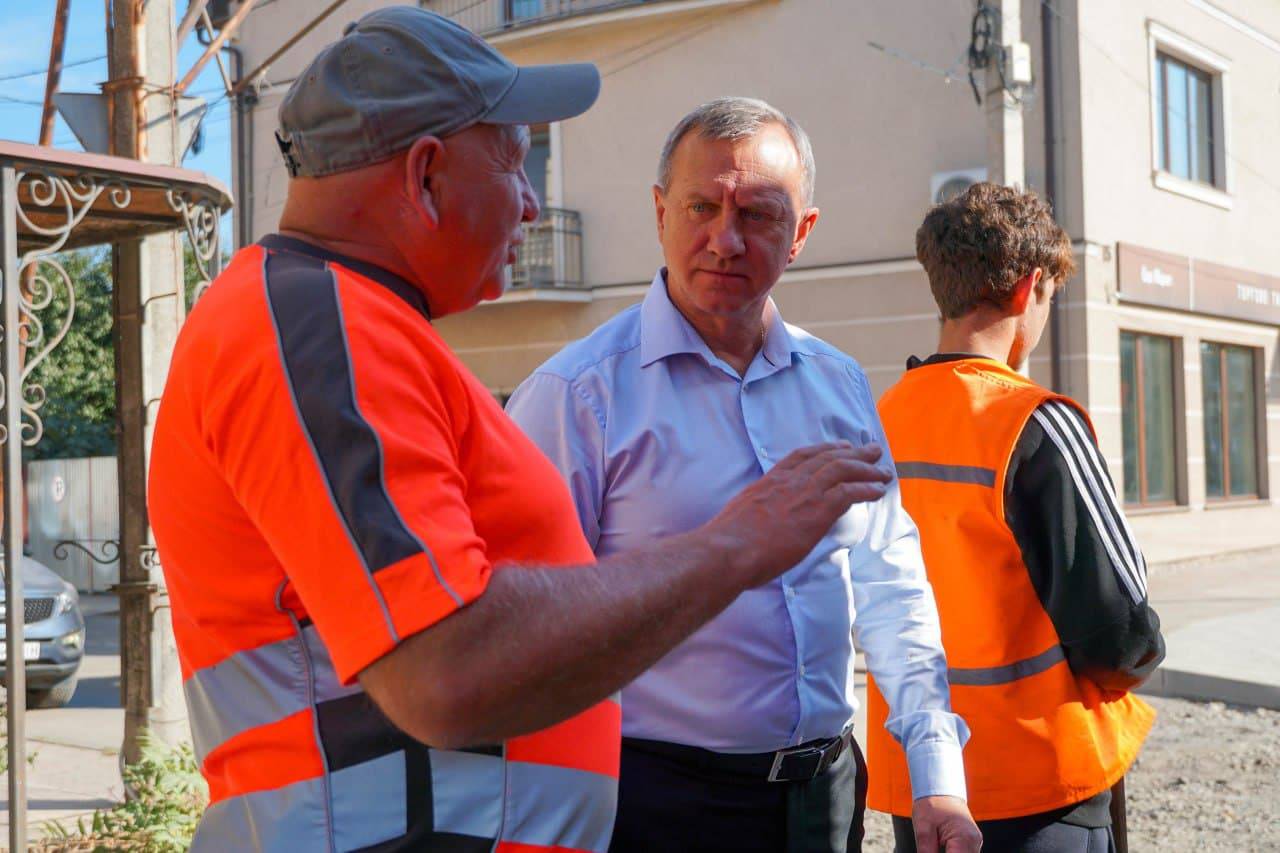 В Ужгороді тривають роботи з оновлення міської інфраструктури 