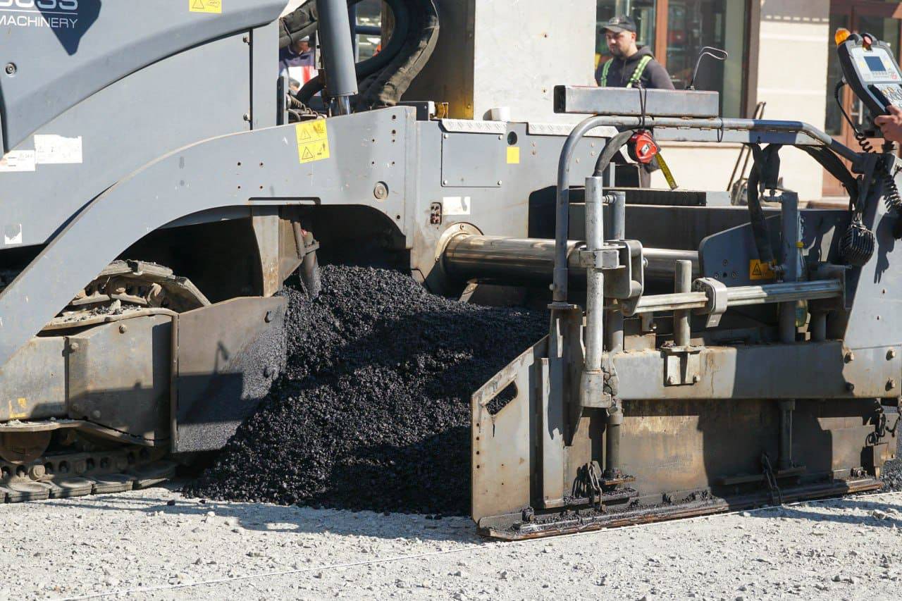 В Ужгороді тривають роботи з оновлення міської інфраструктури