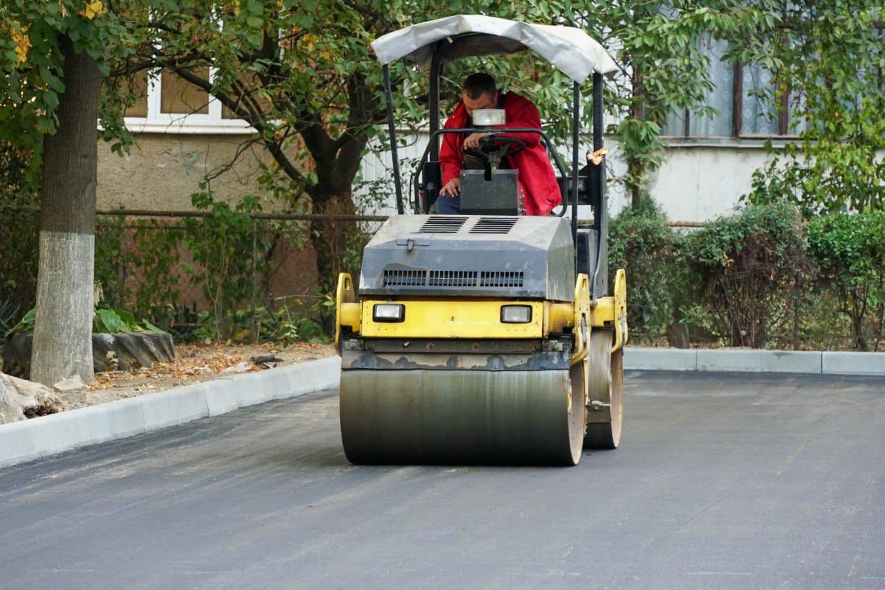В Ужгороді тривають роботи з оновлення міської інфраструктури