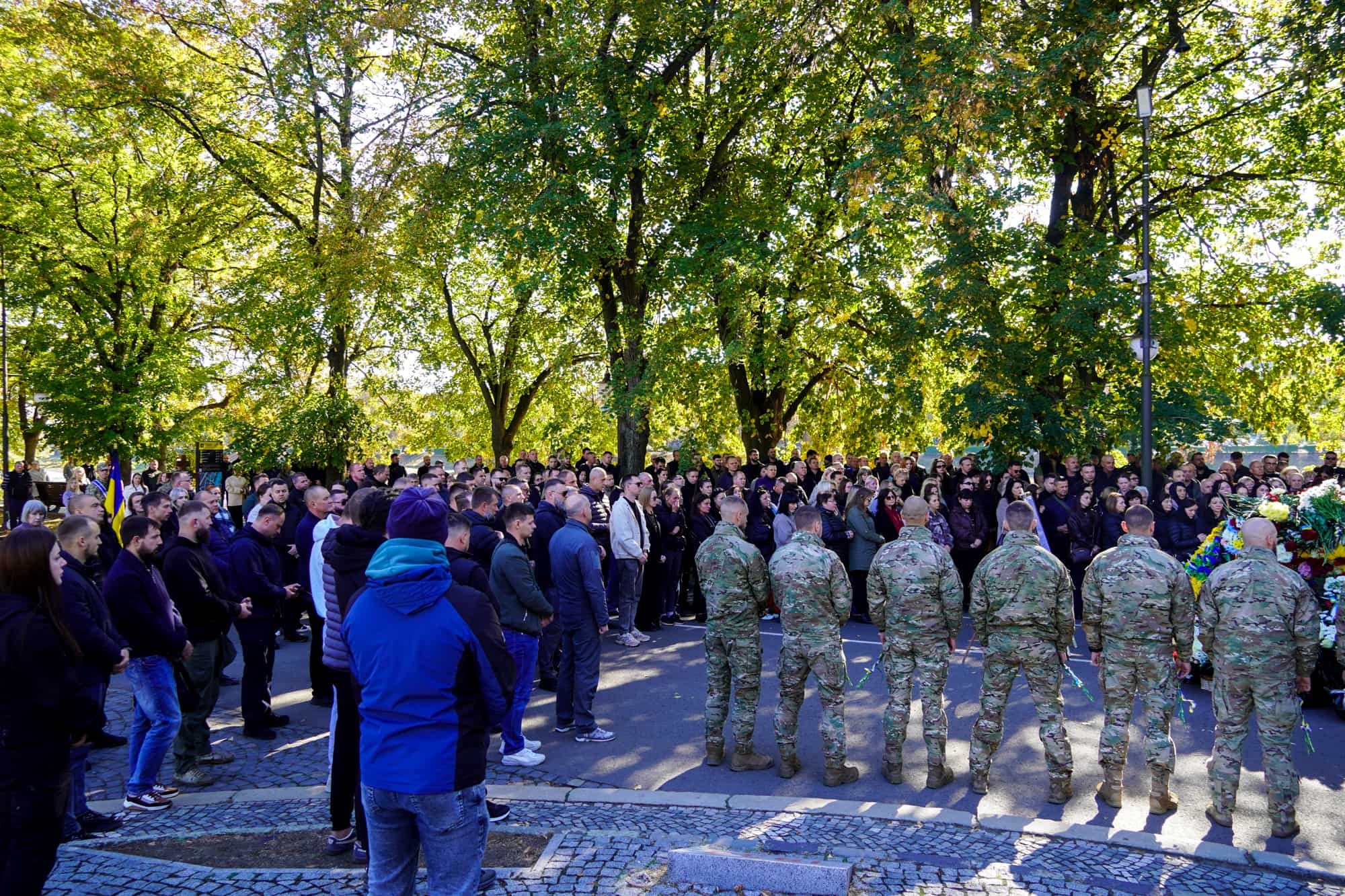 В Ужгороді сьогодні провели в останню земну дорогу полеглого захисника – 36-річного майстер-сержанта Володимира Славича