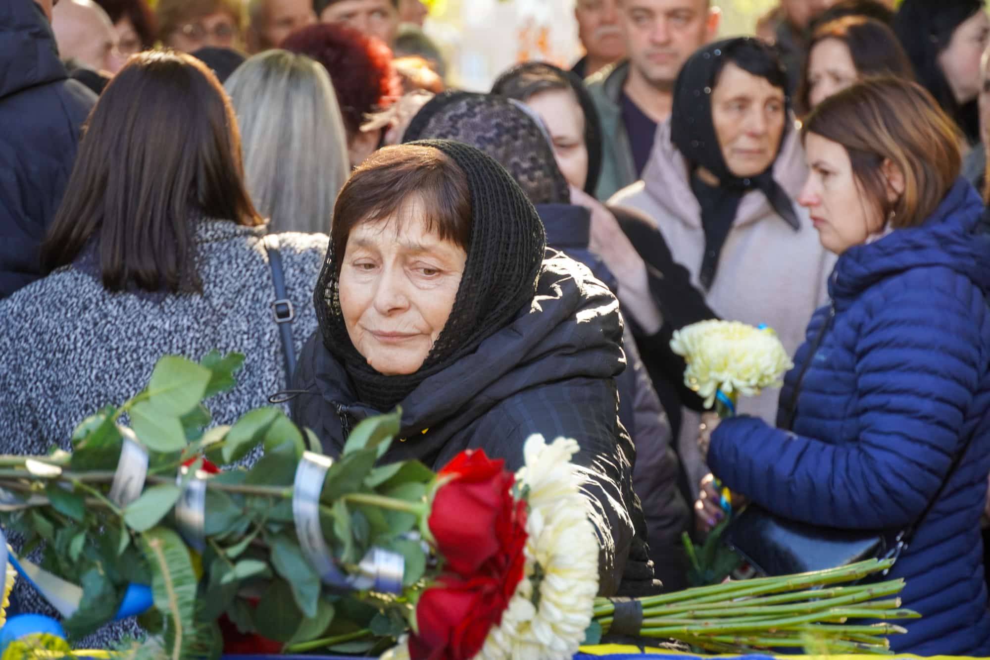 В Ужгороді сьогодні провели в останню земну дорогу полеглого захисника – 36-річного майстер-сержанта Володимира Славича