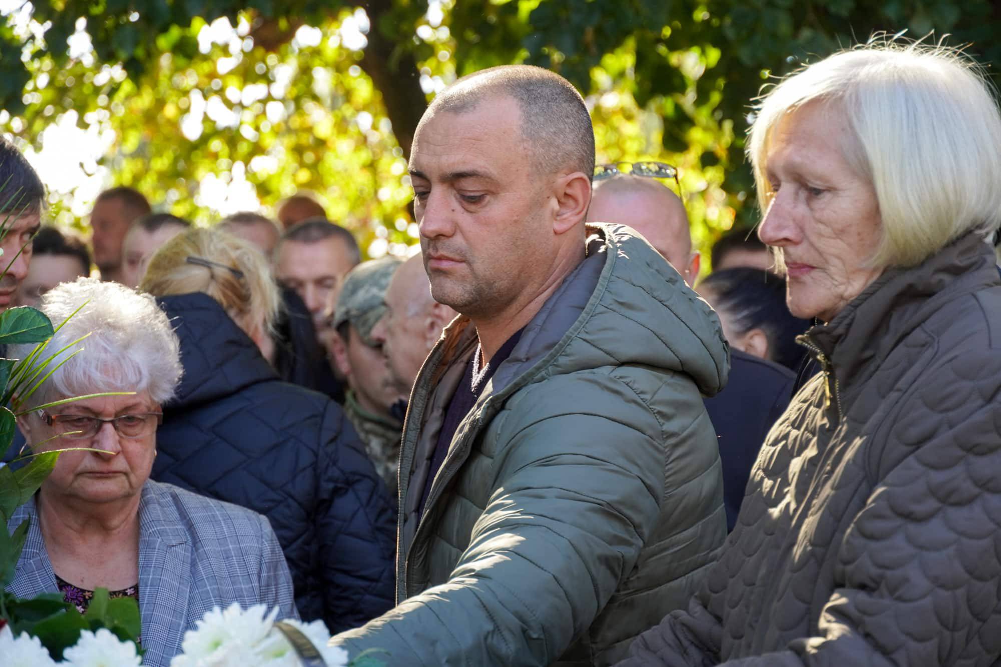 В Ужгороді сьогодні провели в останню земну дорогу полеглого захисника – 36-річного майстер-сержанта Володимира Славича