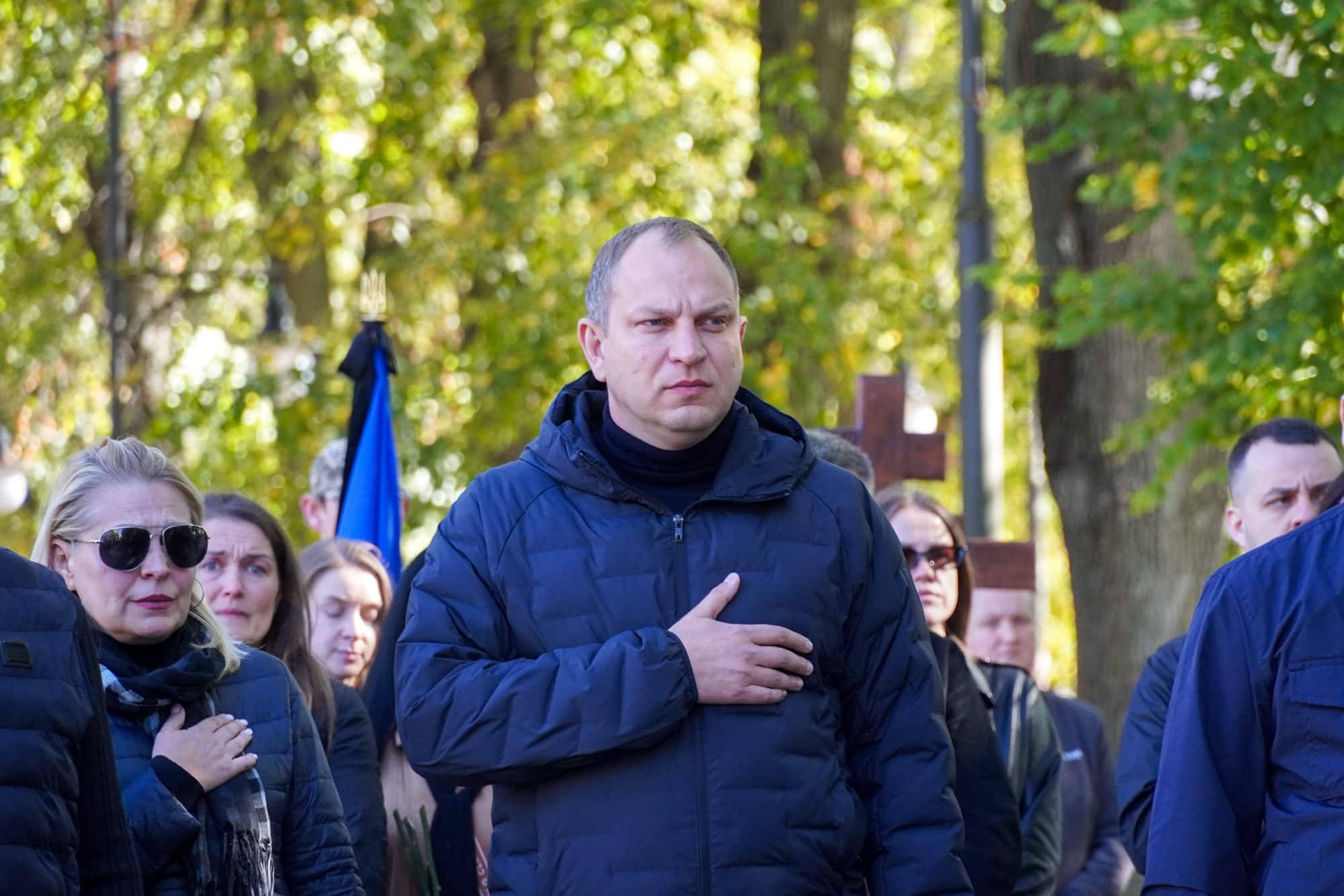В Ужгороді сьогодні провели в останню земну дорогу полеглого захисника – 36-річного майстер-сержанта Володимира Славича