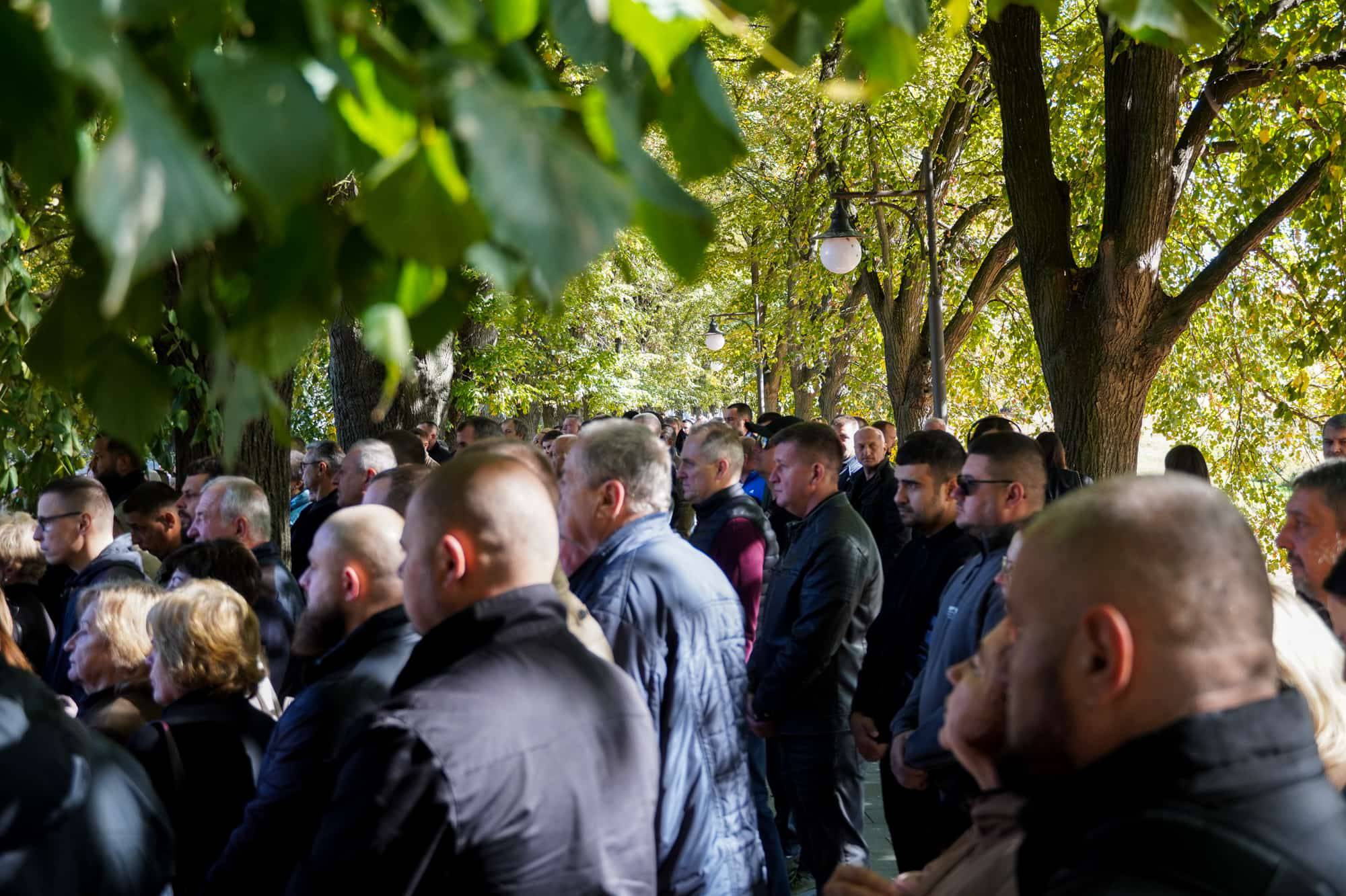 В Ужгороді сьогодні провели в останню земну дорогу полеглого захисника – 36-річного майстер-сержанта Володимира Славича