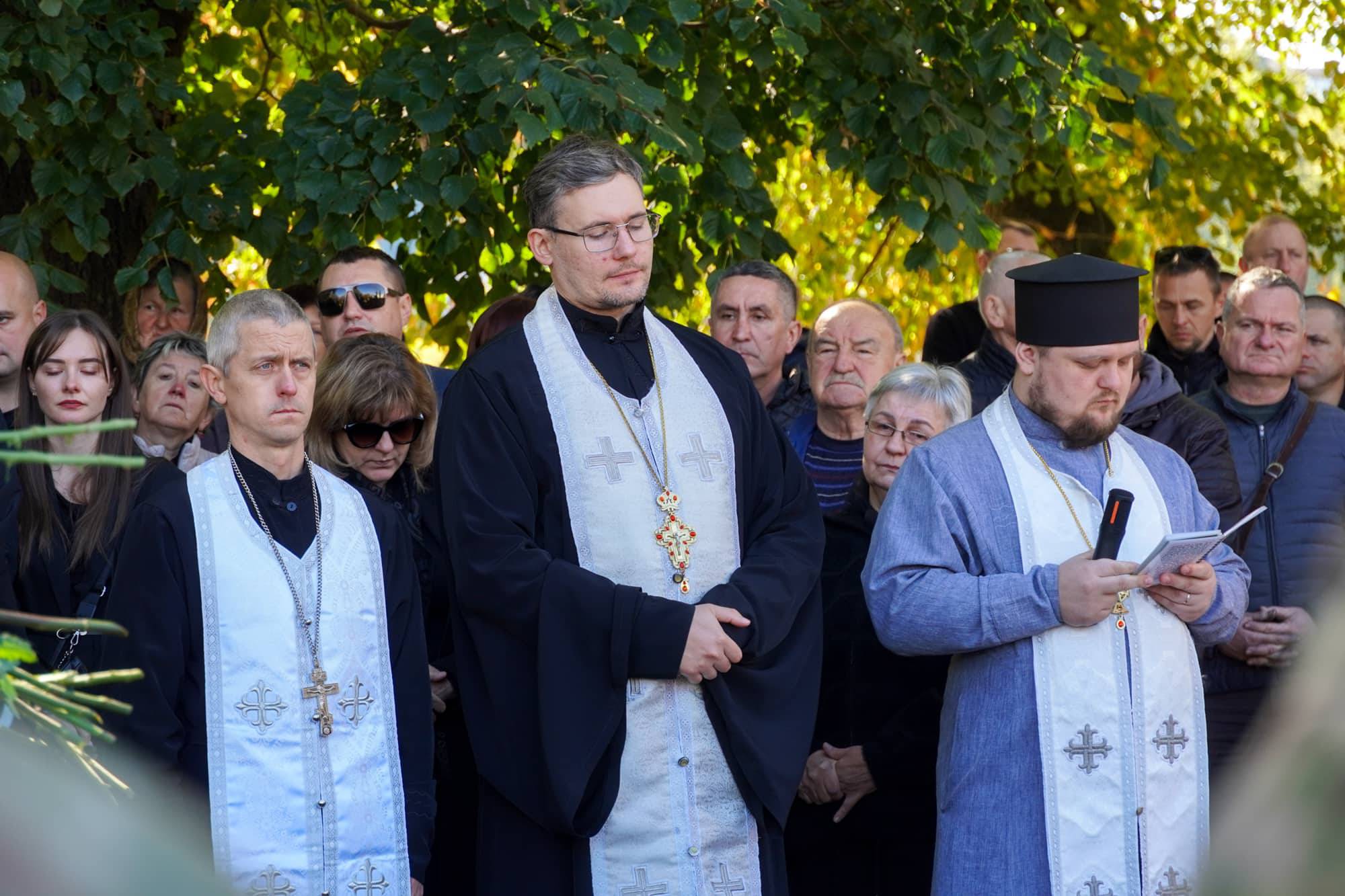 В Ужгороді сьогодні провели в останню земну дорогу полеглого захисника – 36-річного майстер-сержанта Володимира Славича