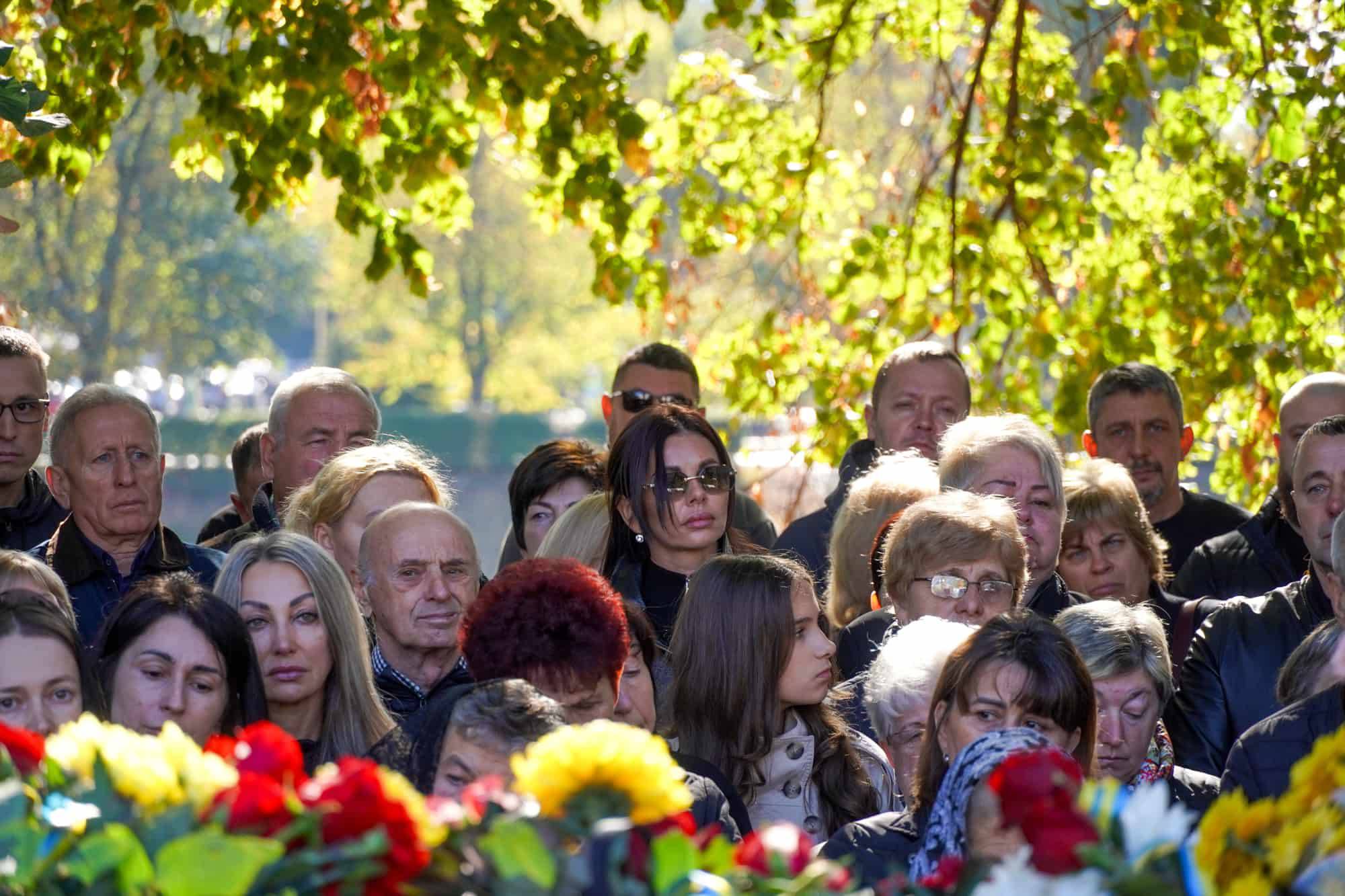 В Ужгороді сьогодні провели в останню земну дорогу полеглого захисника – 36-річного майстер-сержанта Володимира Славича