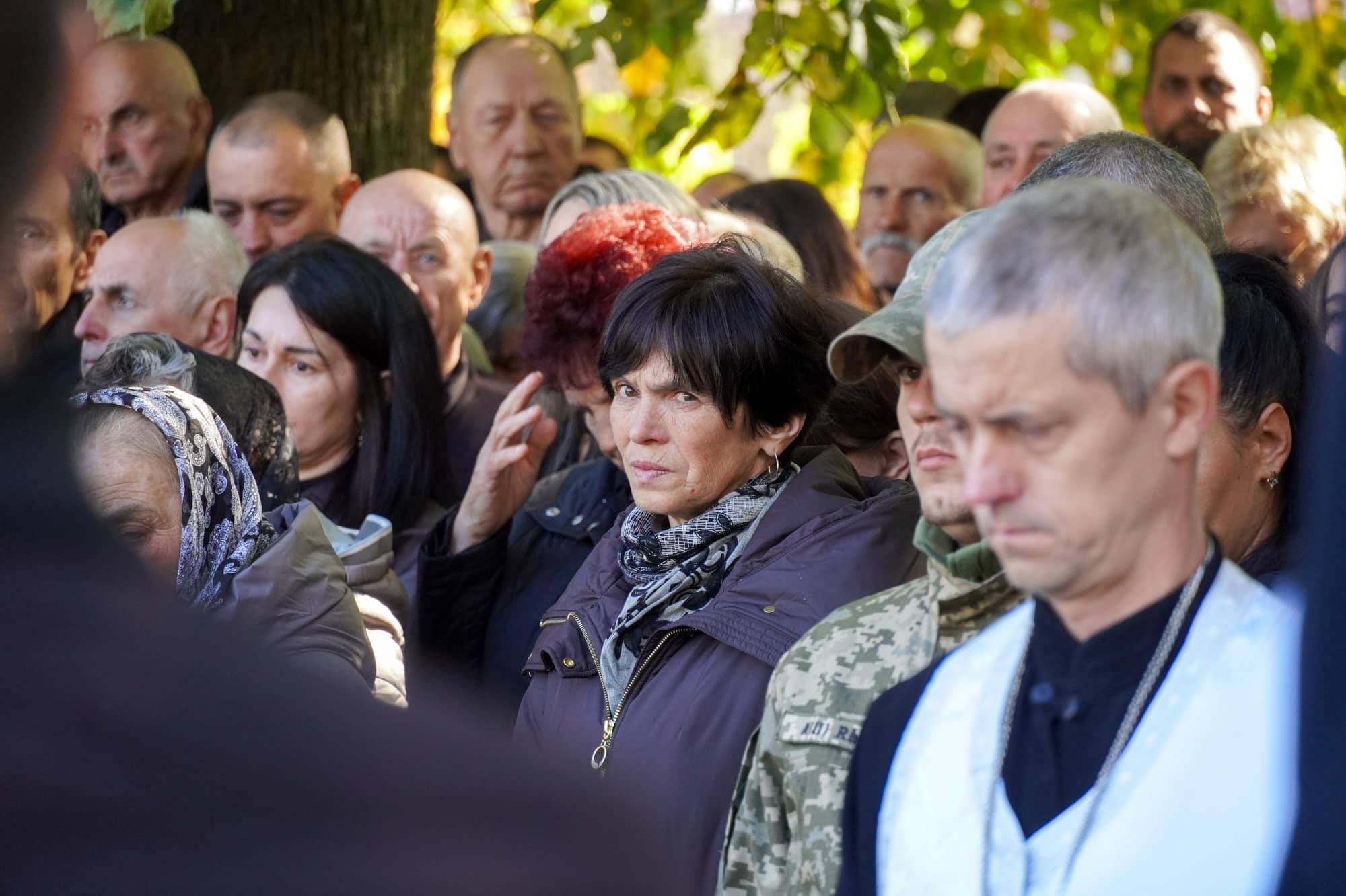 В Ужгороді сьогодні провели в останню земну дорогу полеглого захисника – 36-річного майстер-сержанта Володимира Славича