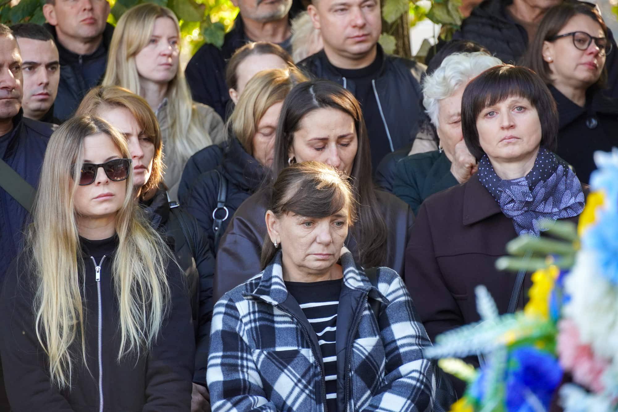 В Ужгороді сьогодні провели в останню земну дорогу полеглого захисника – 36-річного майстер-сержанта Володимира Славича