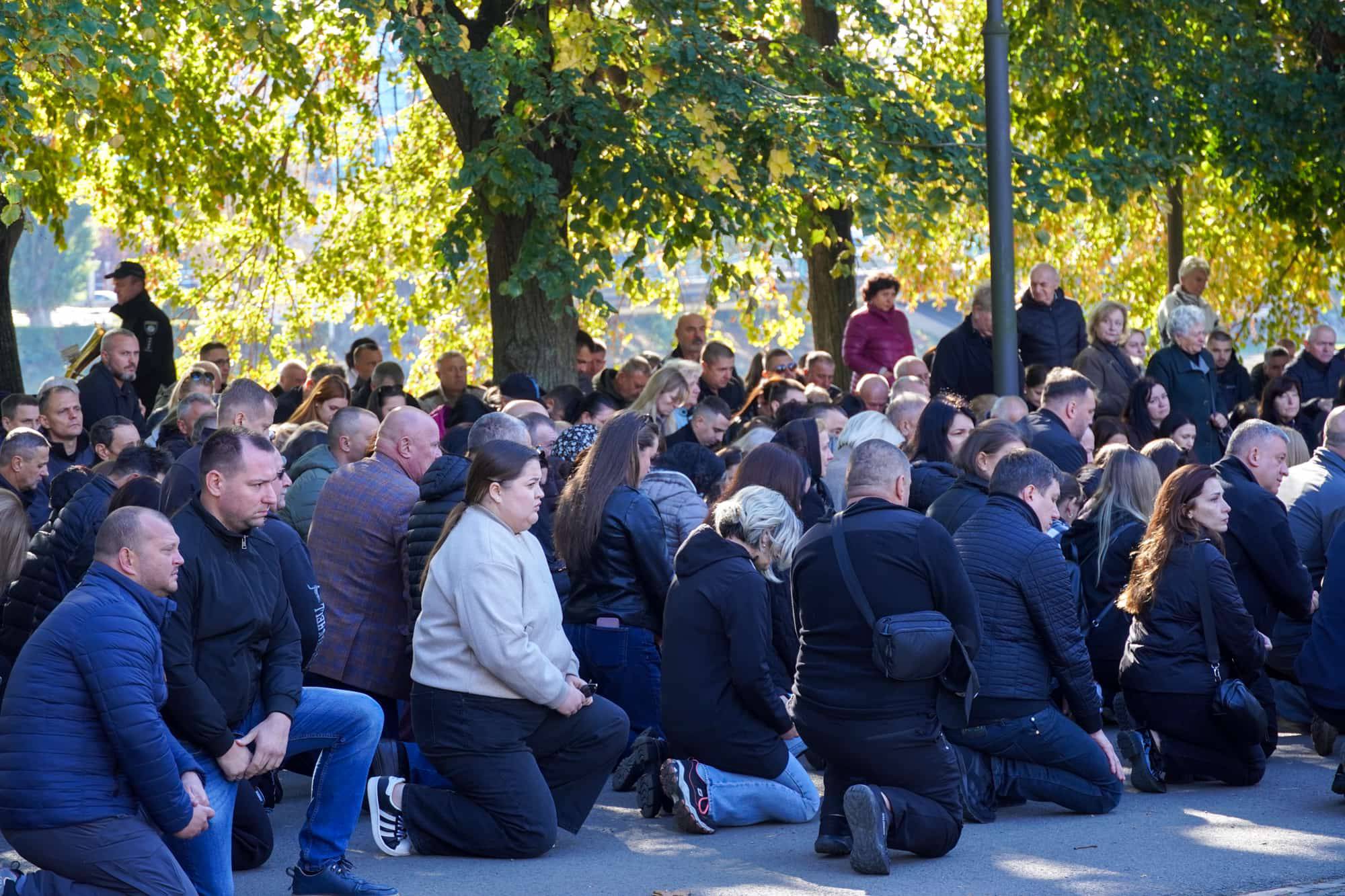 В Ужгороді сьогодні провели в останню земну дорогу полеглого захисника – 36-річного майстер-сержанта Володимира Славича