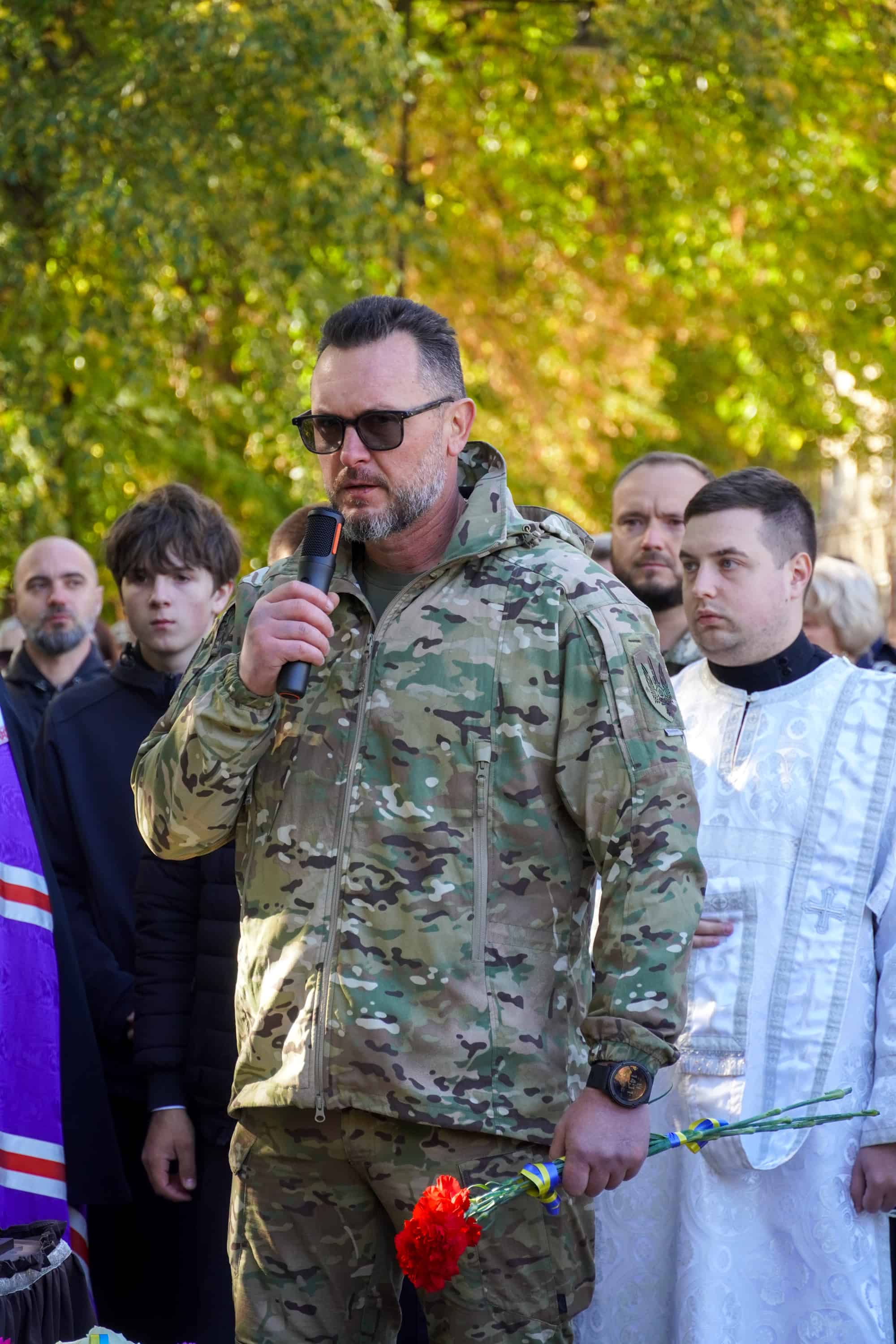 В Ужгороді сьогодні провели в останню земну дорогу полеглого захисника – 36-річного майстер-сержанта Володимира Славича