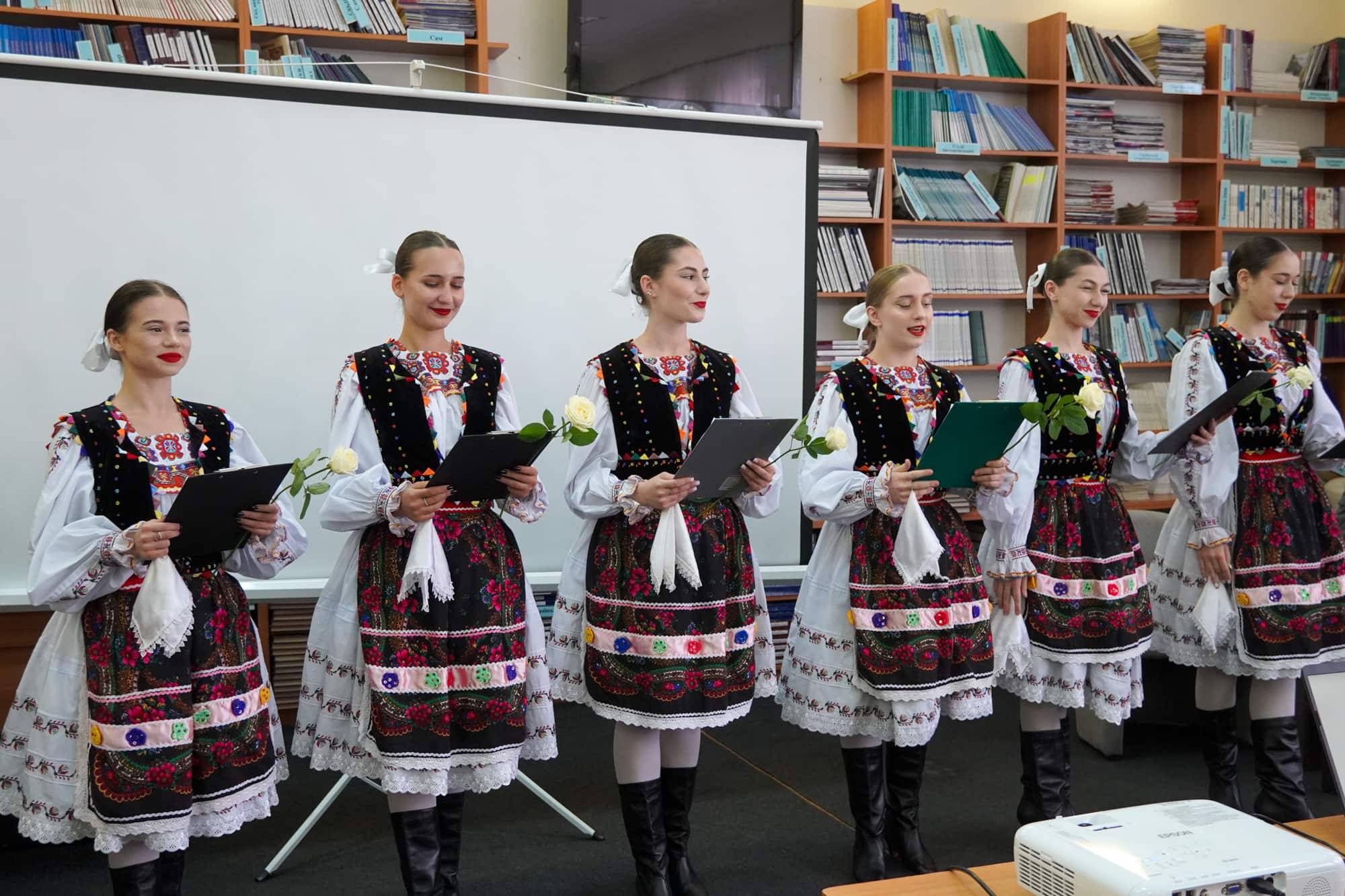 В Ужгороді відзначили 80-річчя Закарпатської обласної організації письменників