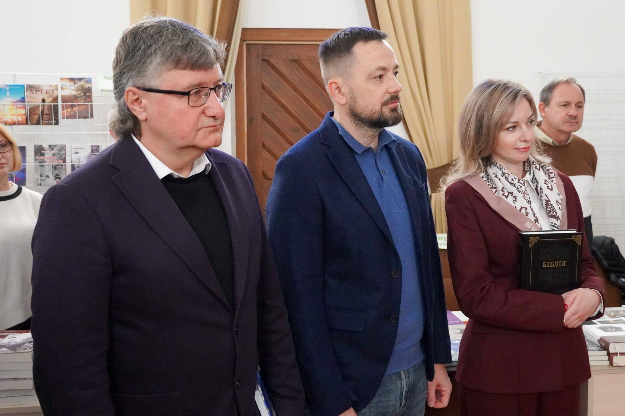 В Ужгороді стартувала XV ювілейна виставка-ярмарок «Книга-фест 2026»