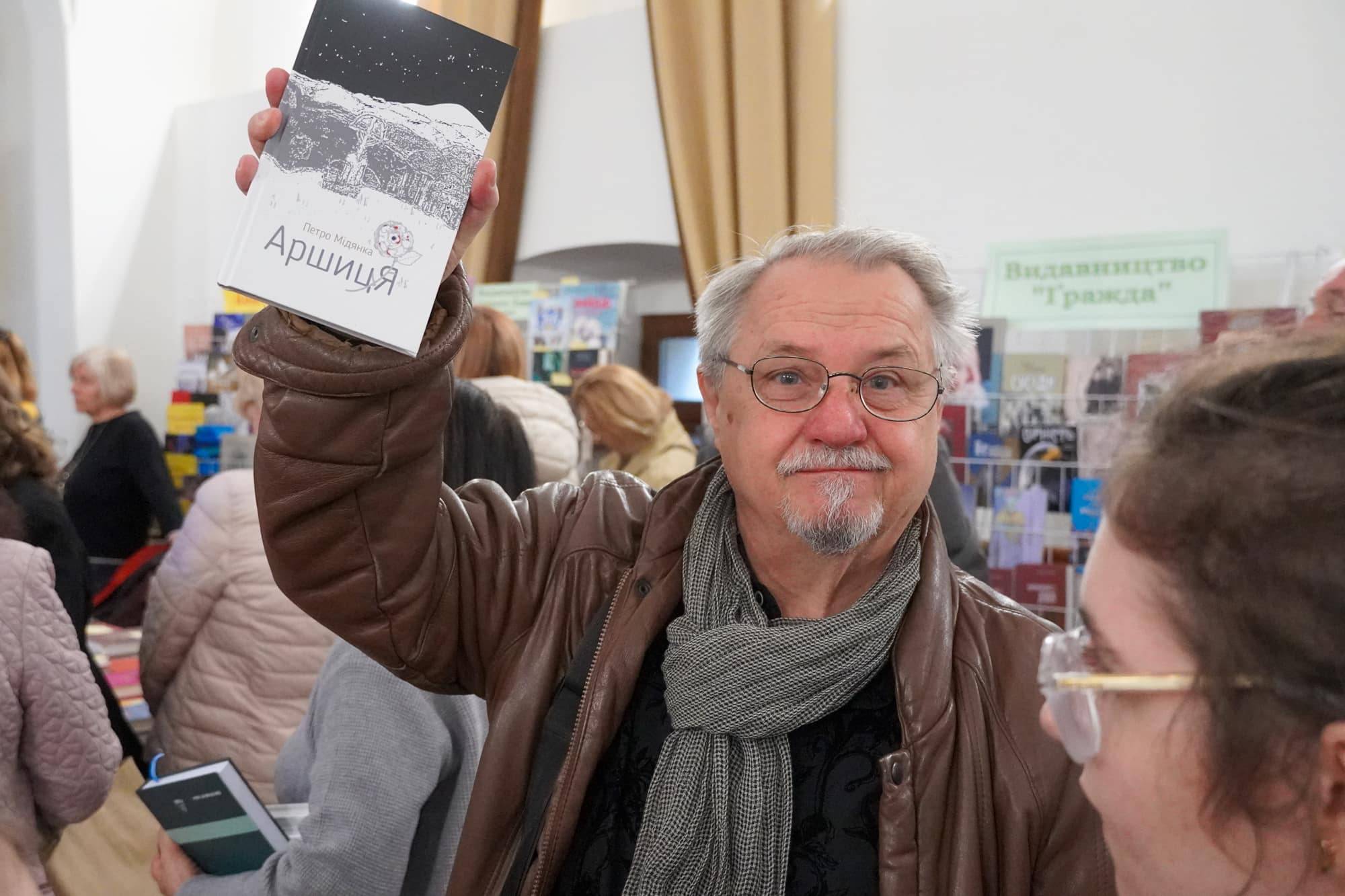 В Ужгороді стартувала XV ювілейна виставка-ярмарок «Книга-фест 2026»