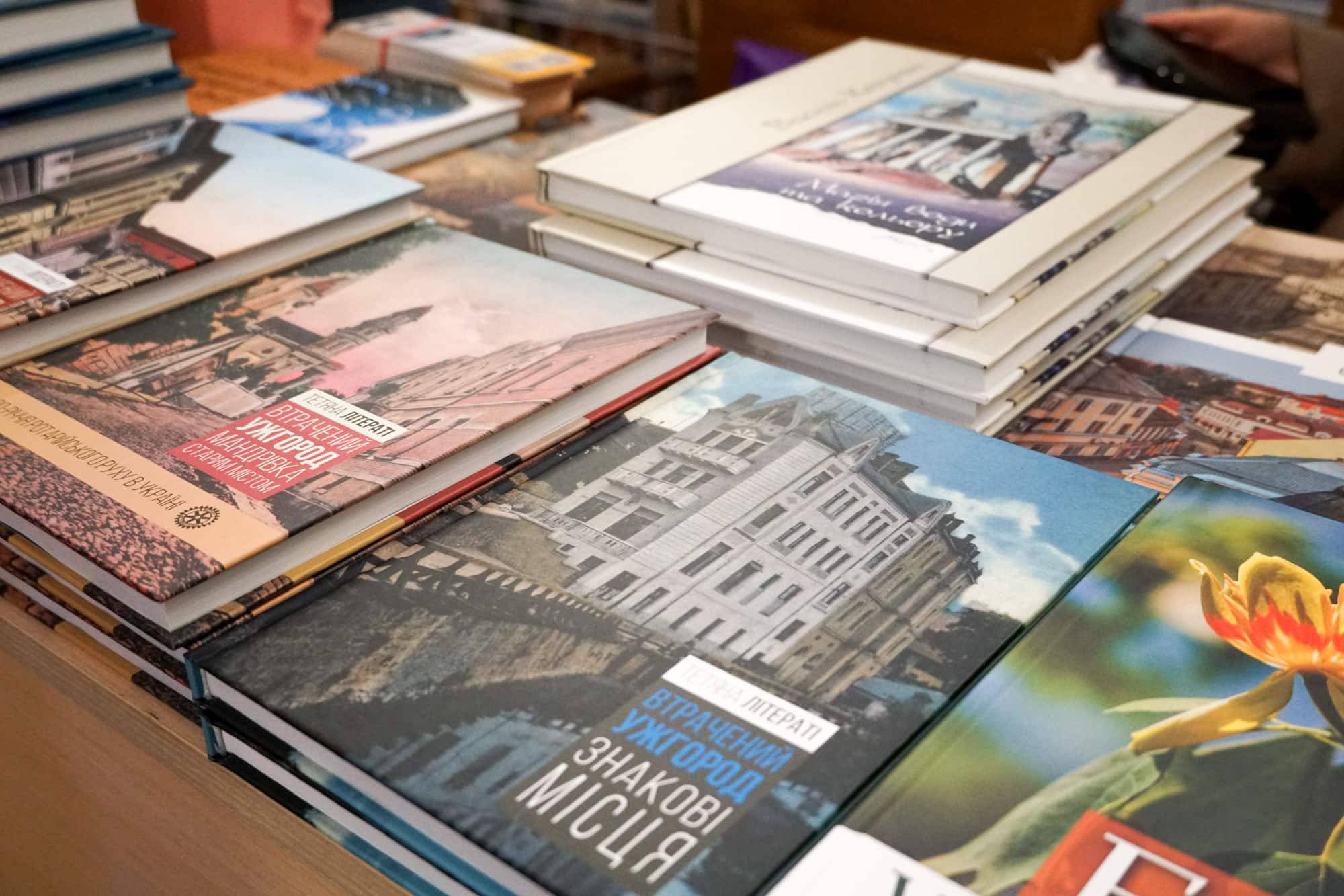 В Ужгороді стартувала XV ювілейна виставка-ярмарок «Книга-фест 2026»