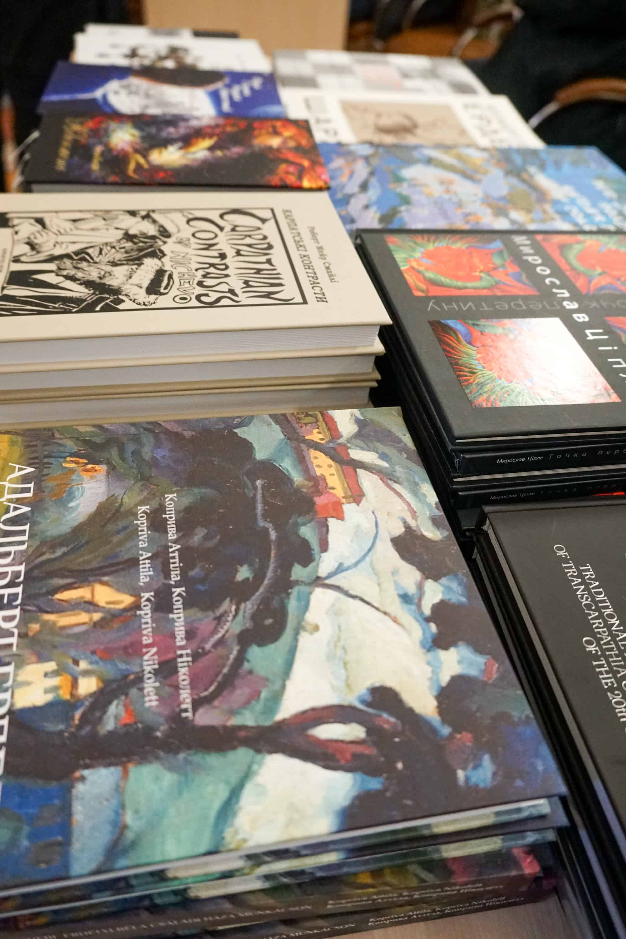 В Ужгороді стартувала XV ювілейна виставка-ярмарок «Книга-фест 2026»