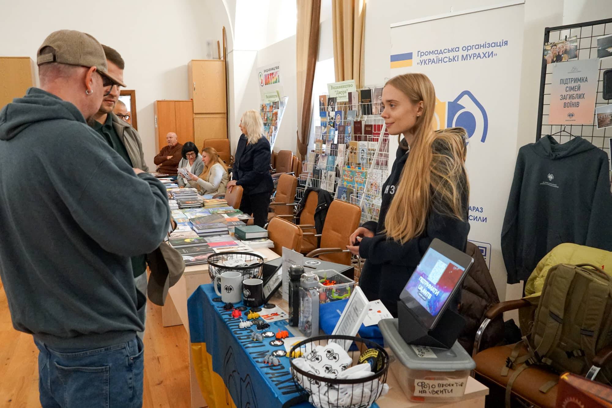 В Ужгороді стартувала XV ювілейна виставка-ярмарок «Книга-фест 2026»