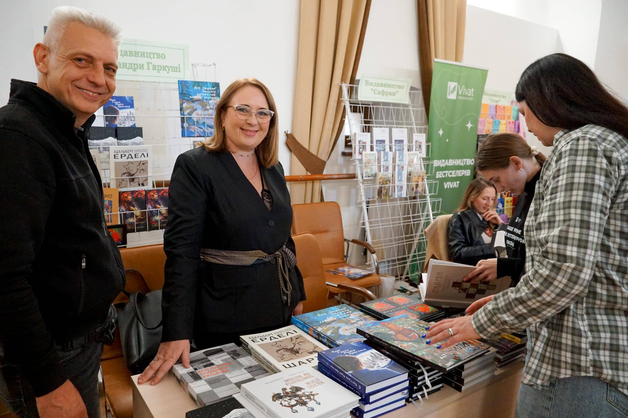 В Ужгороді стартувала XV ювілейна виставка-ярмарок «Книга-фест 2026»