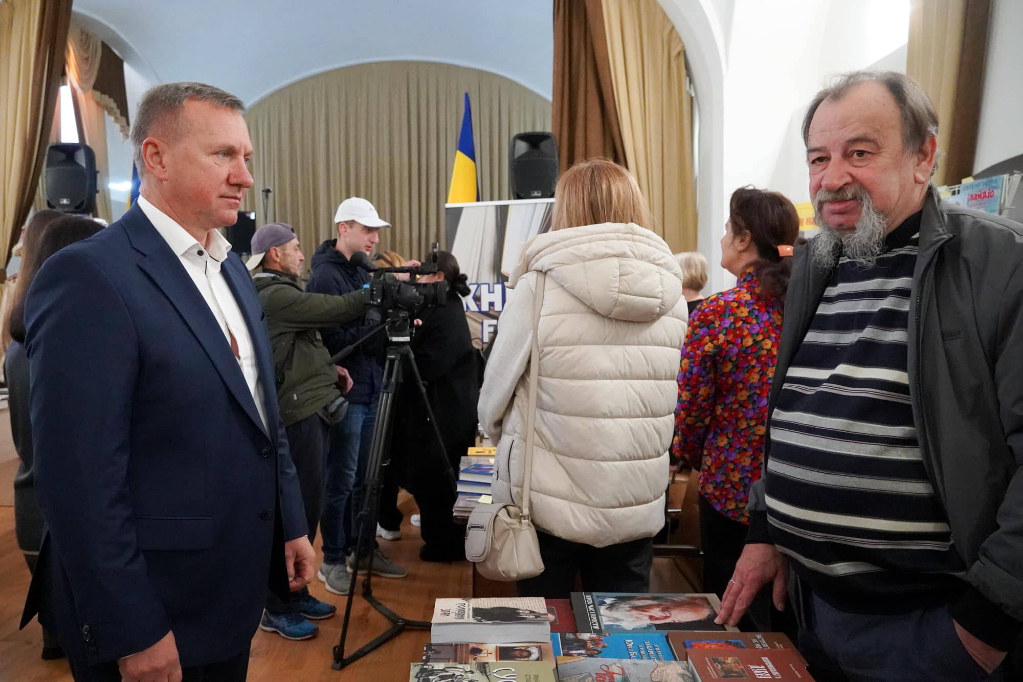 В Ужгороді стартувала XV ювілейна виставка-ярмарок «Книга-фест 2026»