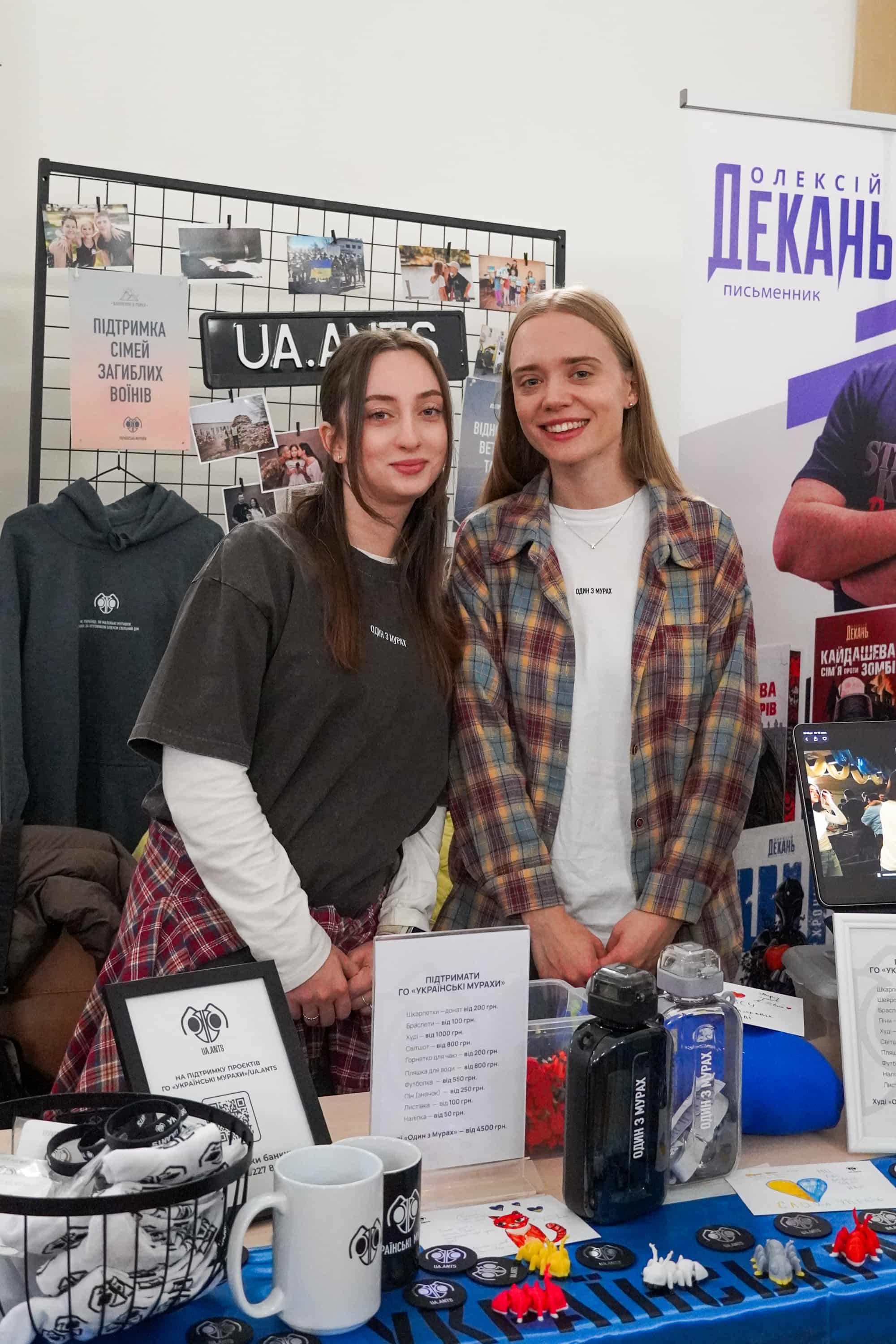 В Ужгороді стартувала XV ювілейна виставка-ярмарок «Книга-фест 2026»