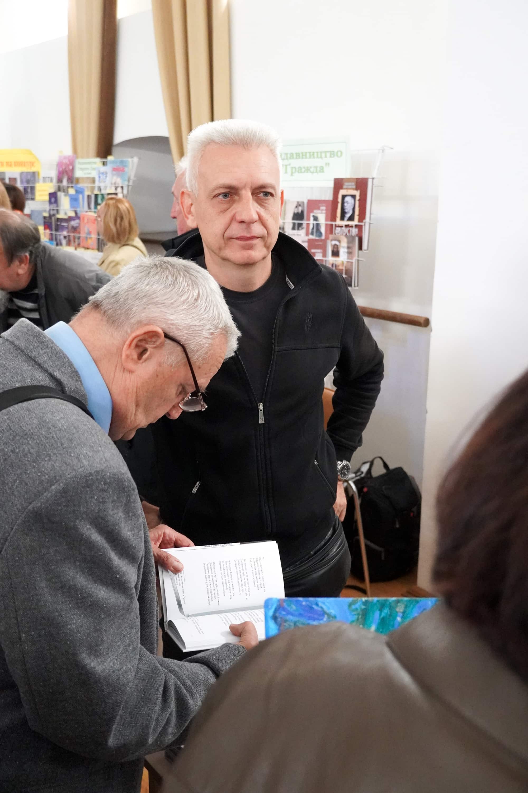 В Ужгороді стартувала XV ювілейна виставка-ярмарок «Книга-фест 2026»