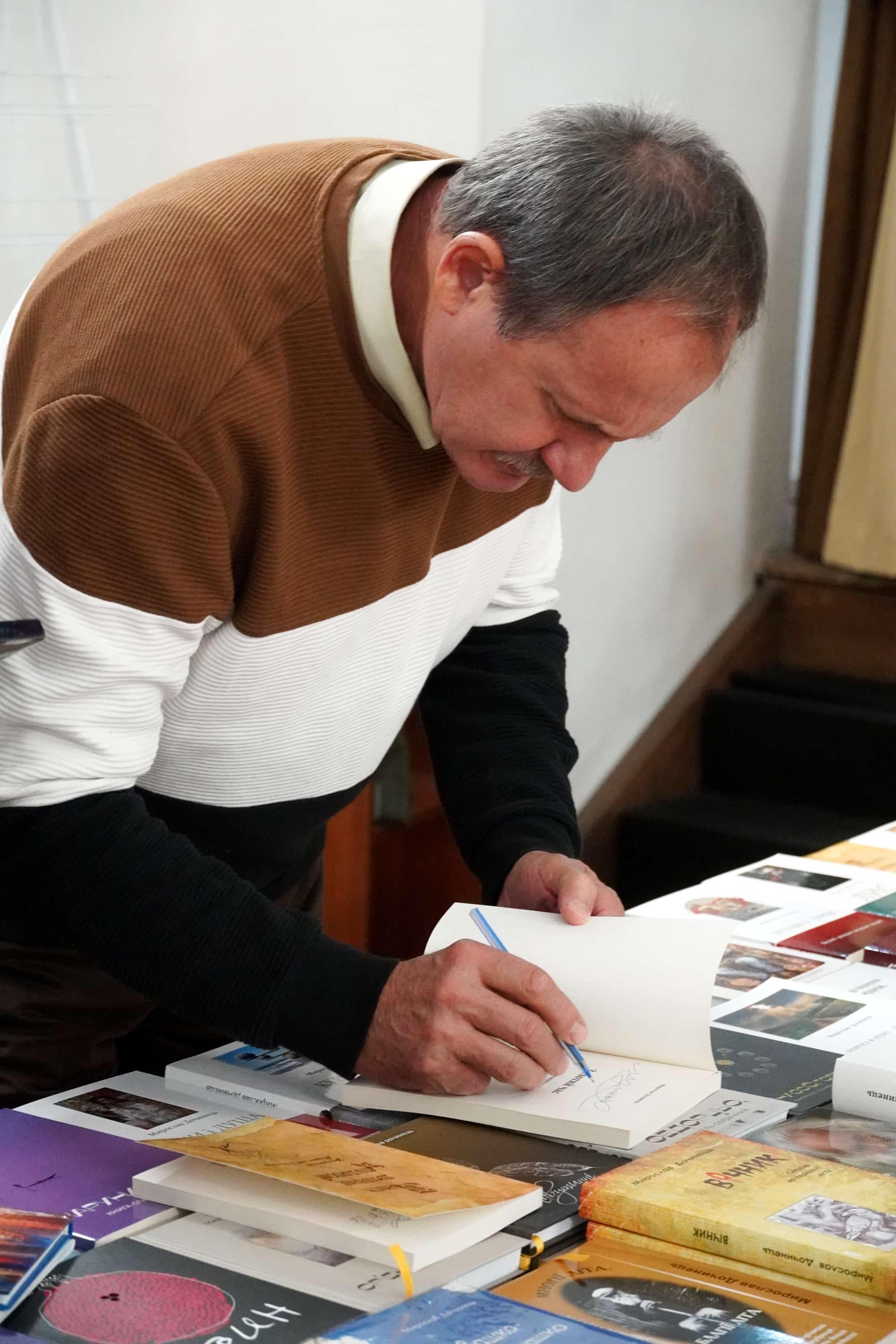В Ужгороді стартувала XV ювілейна виставка-ярмарок «Книга-фест 2026»