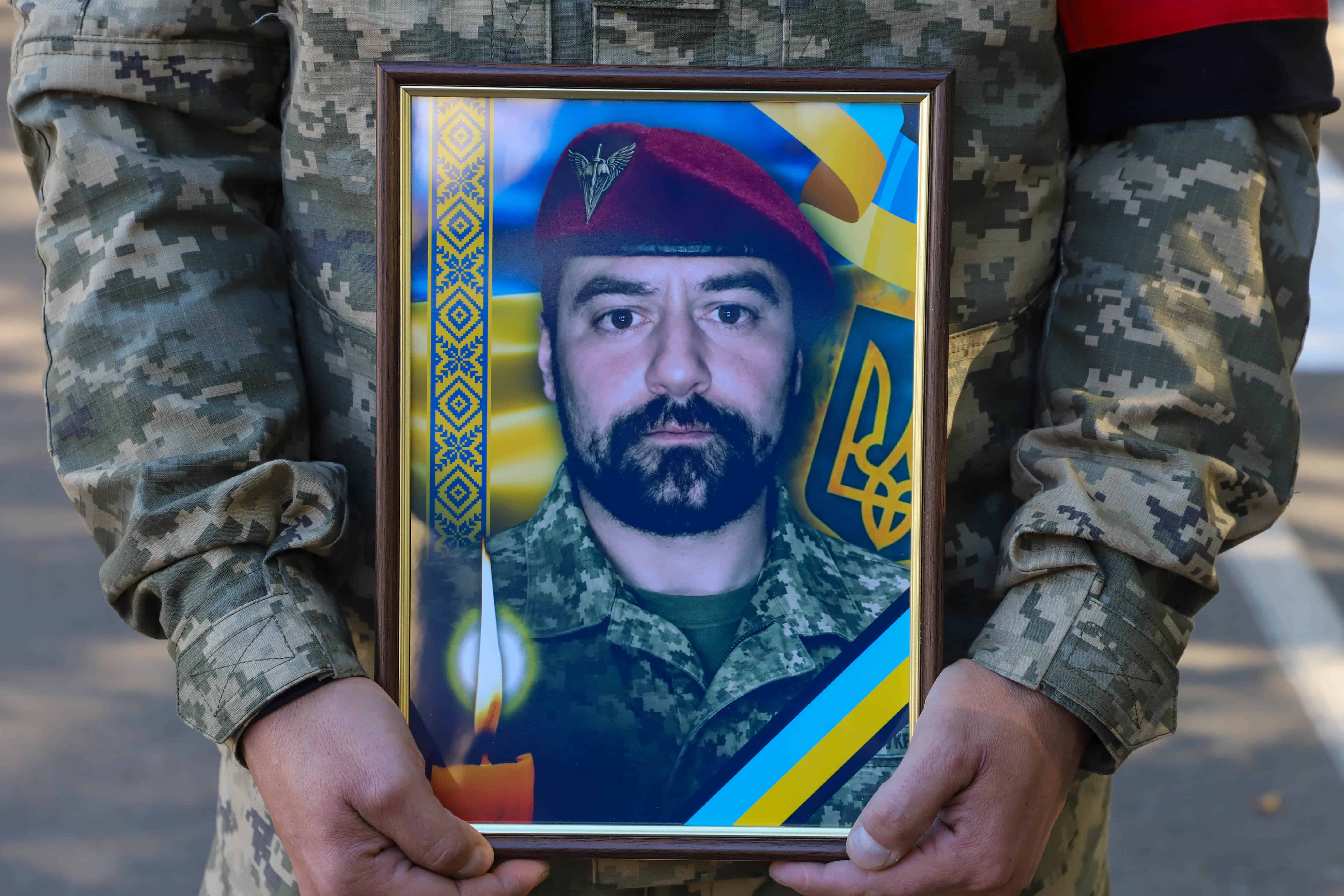 В Ужгороді сьогодні попрощалися зі ще одним захисником – 38-річним солдатом Юрієм Грицаком