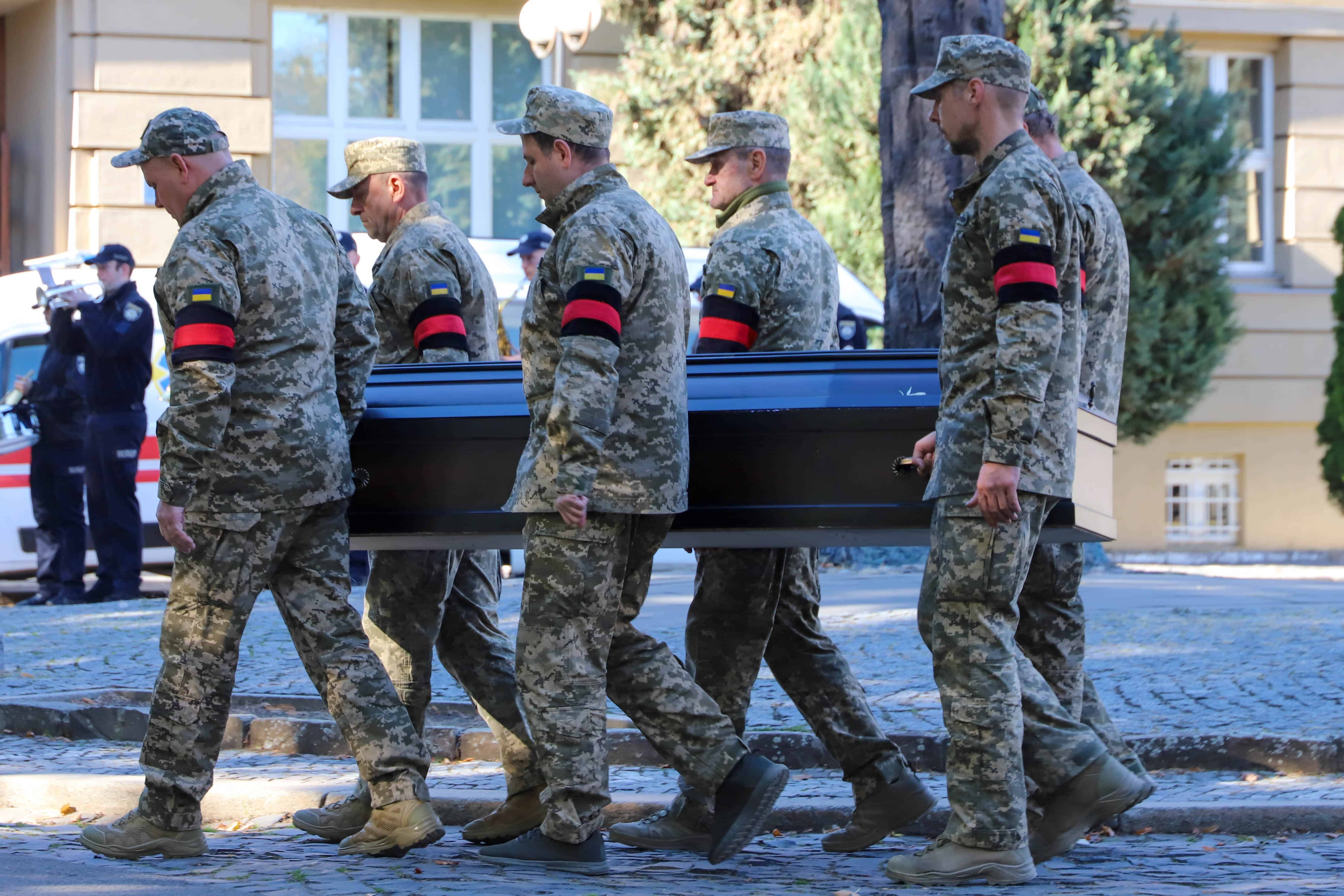 В Ужгороді сьогодні попрощалися зі ще одним захисником – 38-річним солдатом Юрієм Грицаком