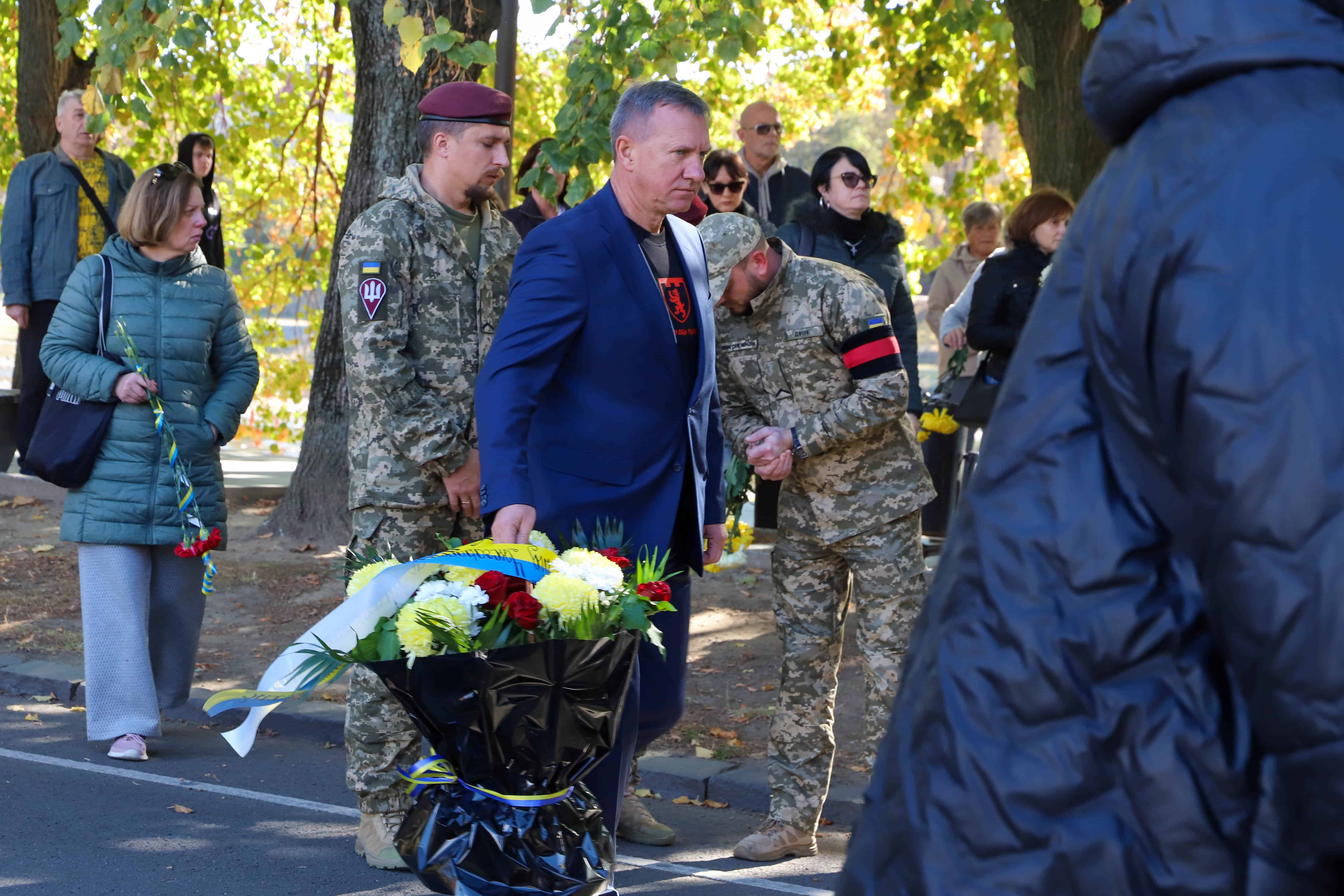 В Ужгороді сьогодні попрощалися зі ще одним захисником – 38-річним солдатом Юрієм Грицаком