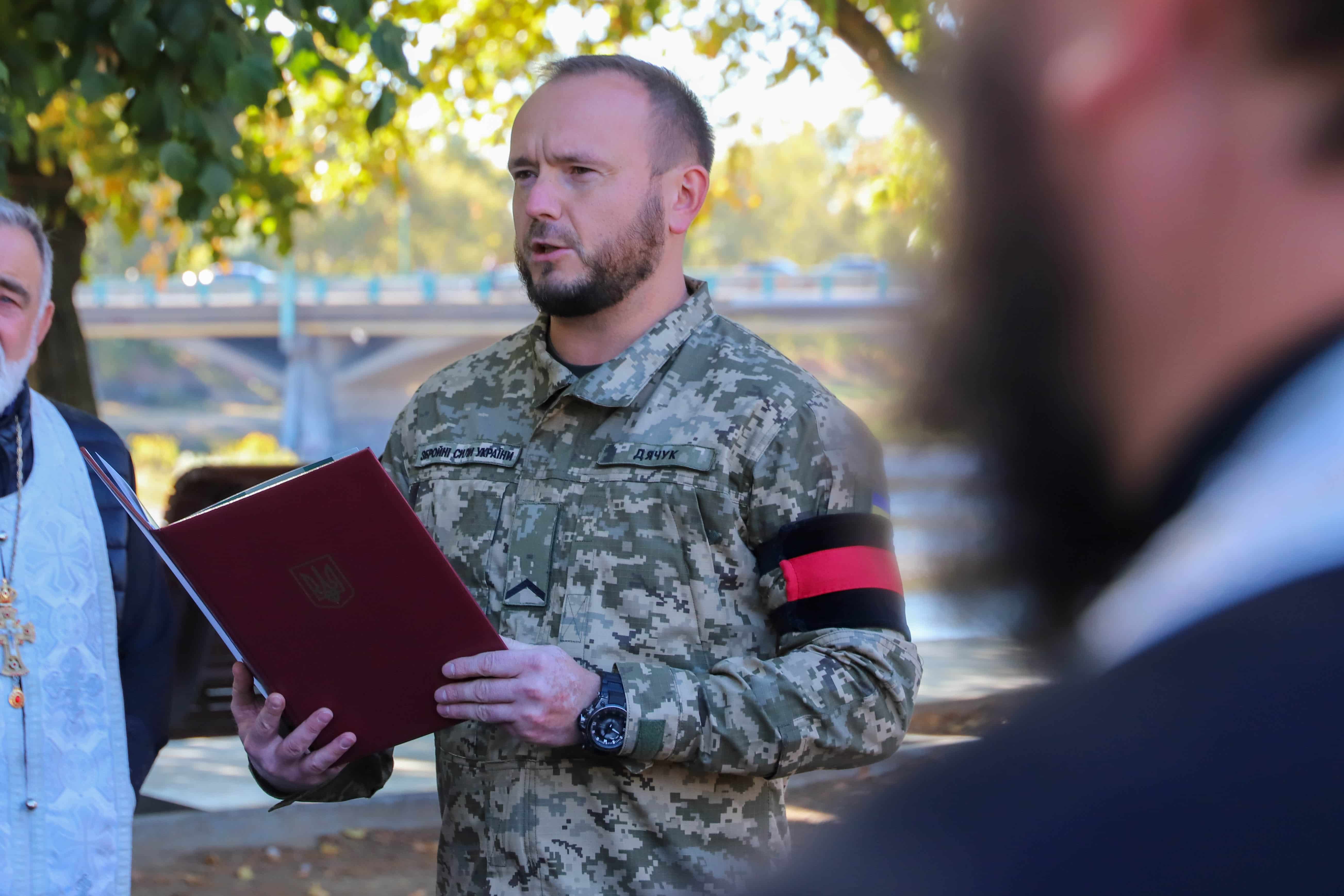 В Ужгороді сьогодні попрощалися зі ще одним захисником – 38-річним солдатом Юрієм Грицаком