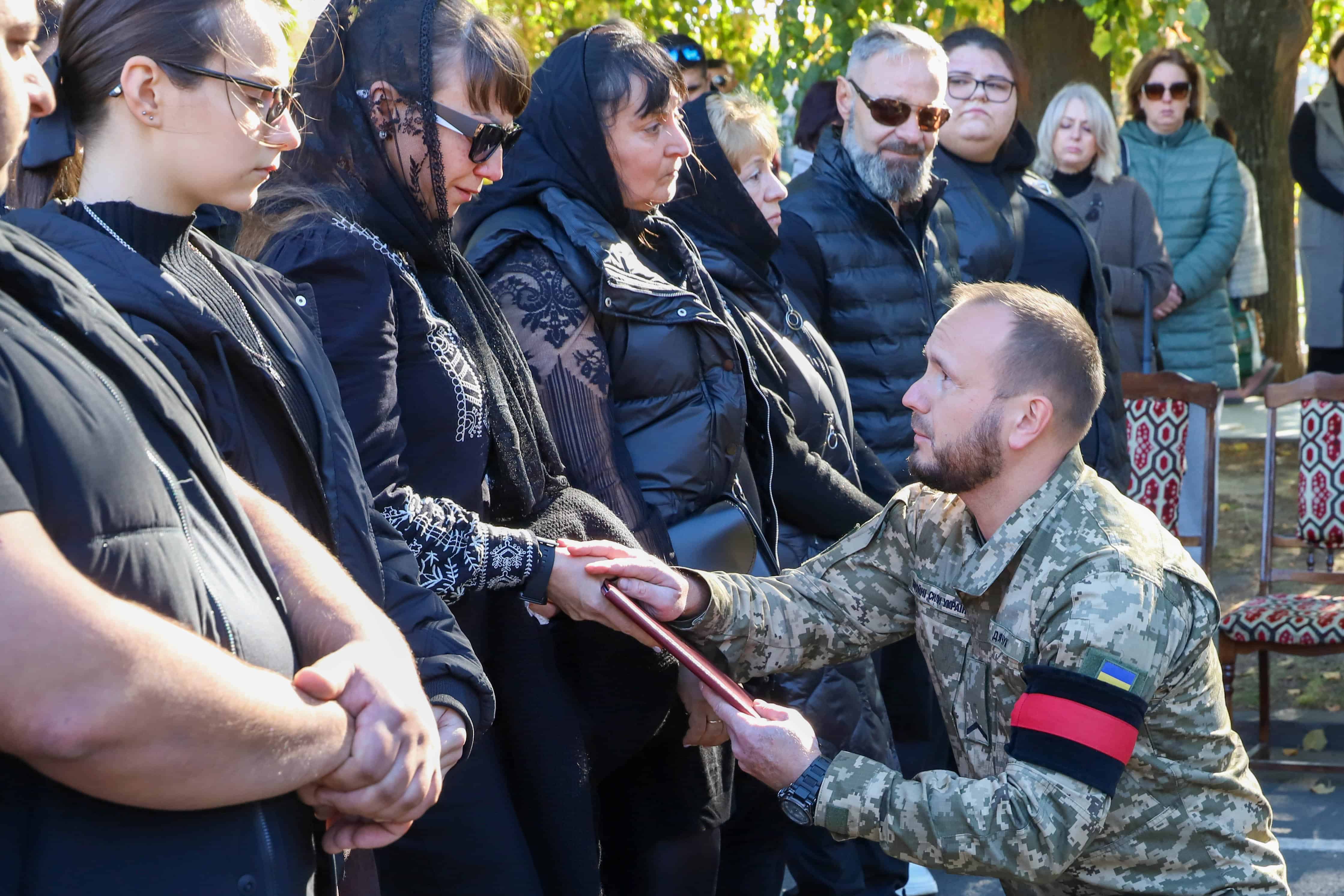 В Ужгороді сьогодні попрощалися зі ще одним захисником – 38-річним солдатом Юрієм Грицаком
