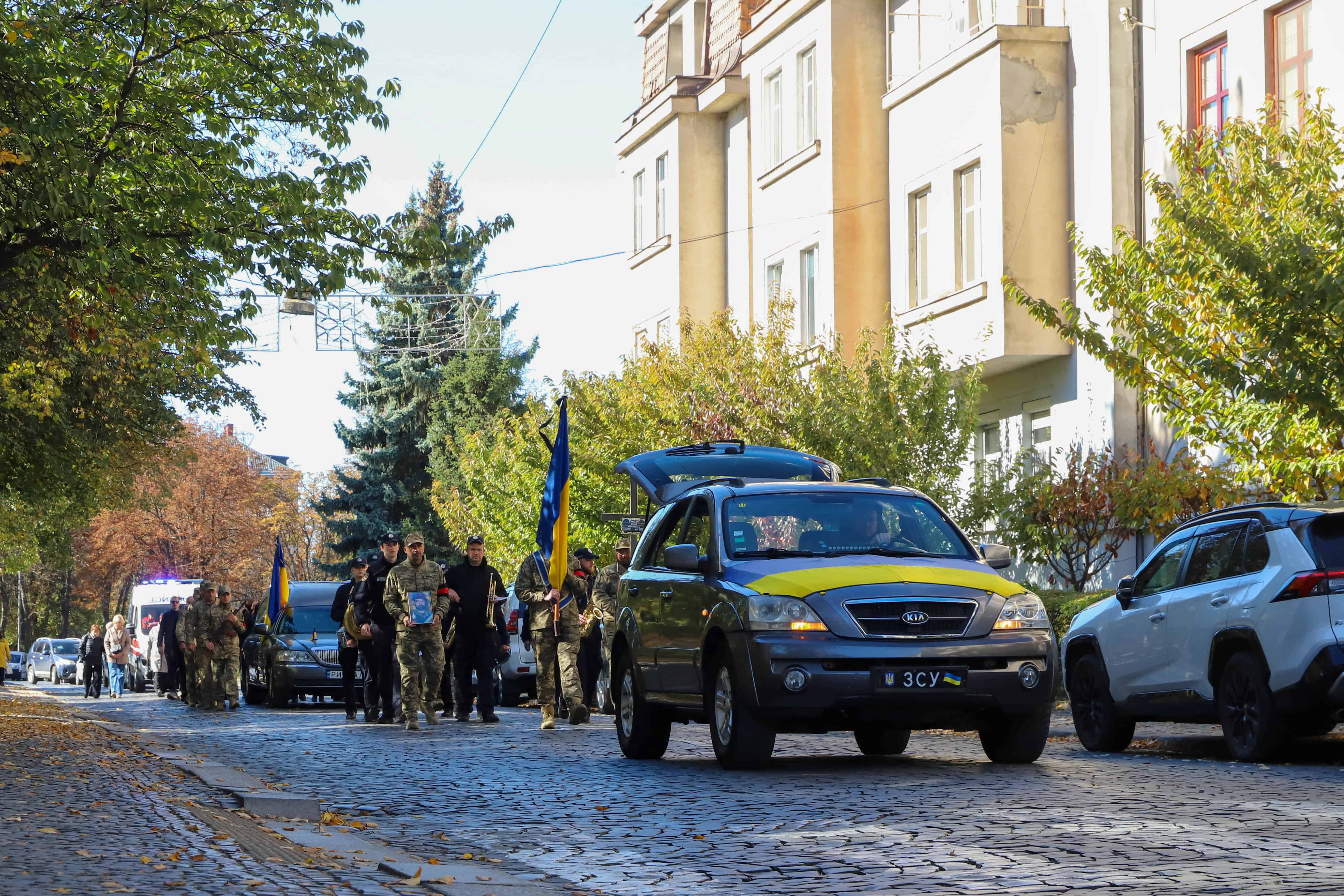 В Ужгороді сьогодні попрощалися зі ще одним захисником – 38-річним солдатом Юрієм Грицаком