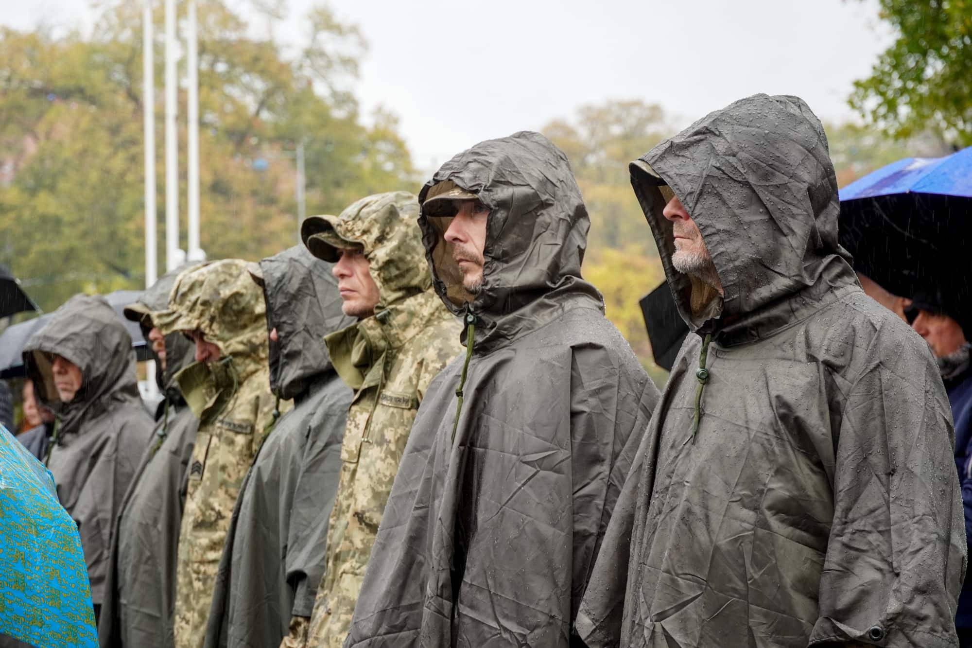 Із 57-річним капітаном, бортовим авіаційним техніком вертолітної ланки військової частини А3913 Віталієм Дору попрощалися сьогодні в Ужгороді