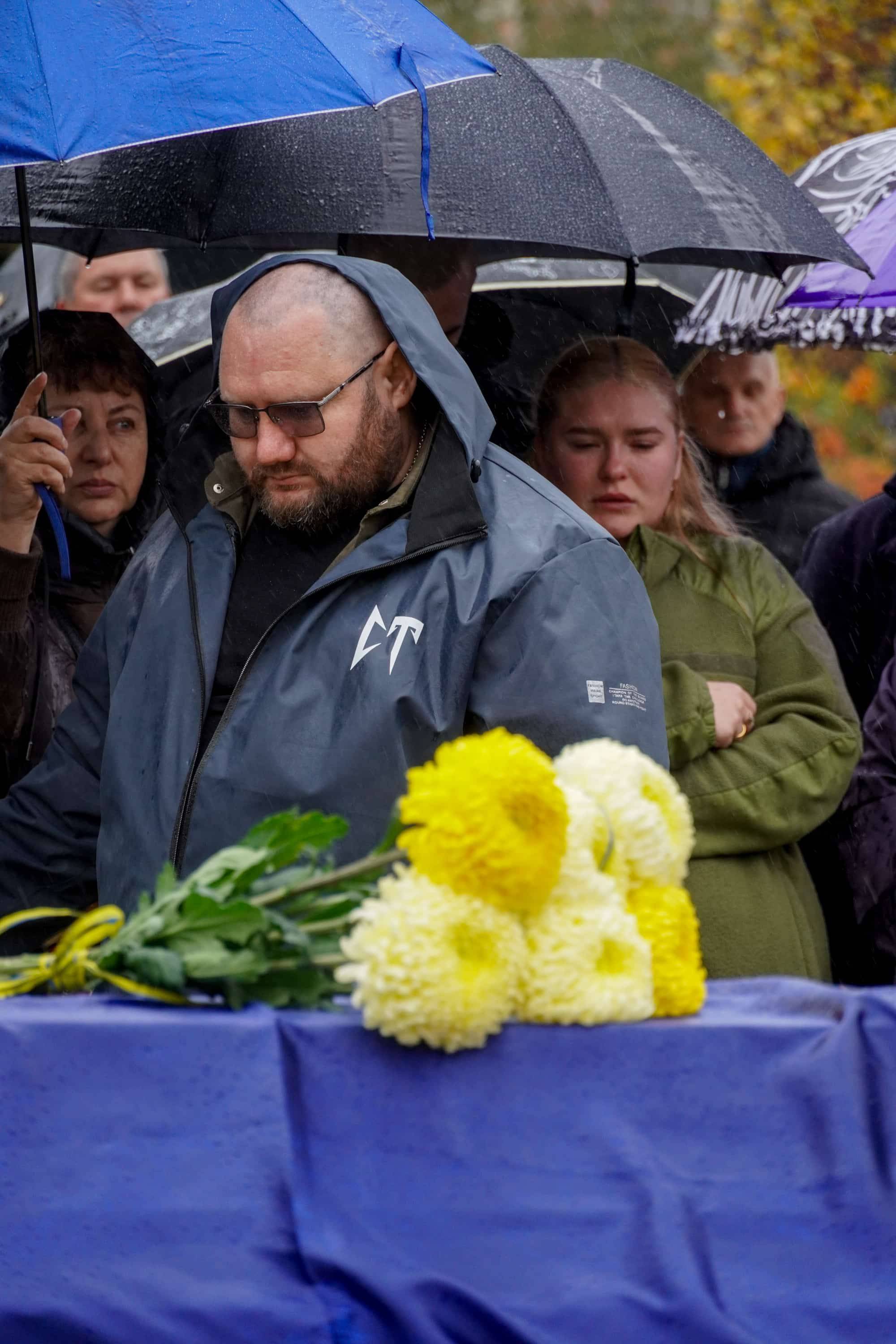 Із 57-річним капітаном, бортовим авіаційним техніком вертолітної ланки військової частини А3913 Віталієм Дору попрощалися сьогодні в Ужгороді