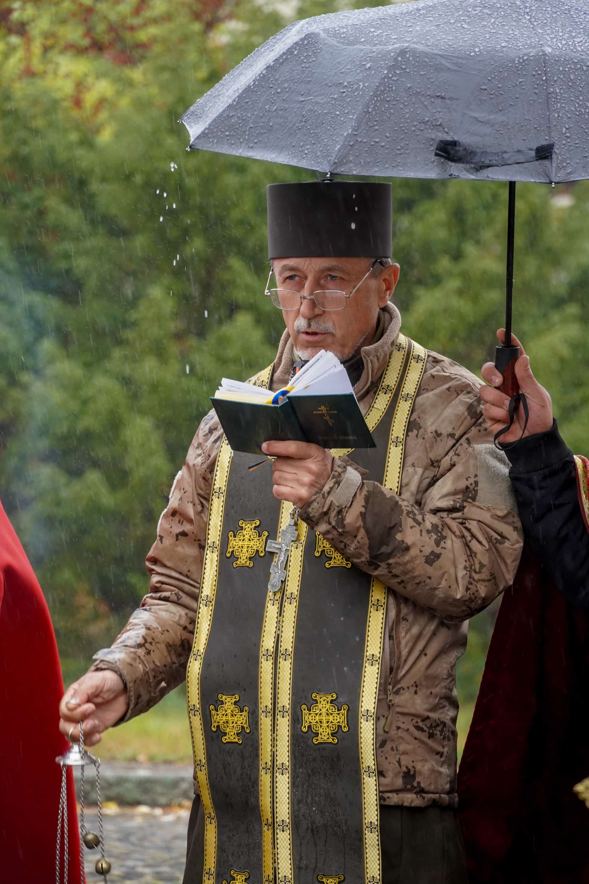 Із 57-річним капітаном, бортовим авіаційним техніком вертолітної ланки військової частини А3913 Віталієм Дору попрощалися сьогодні в Ужгороді