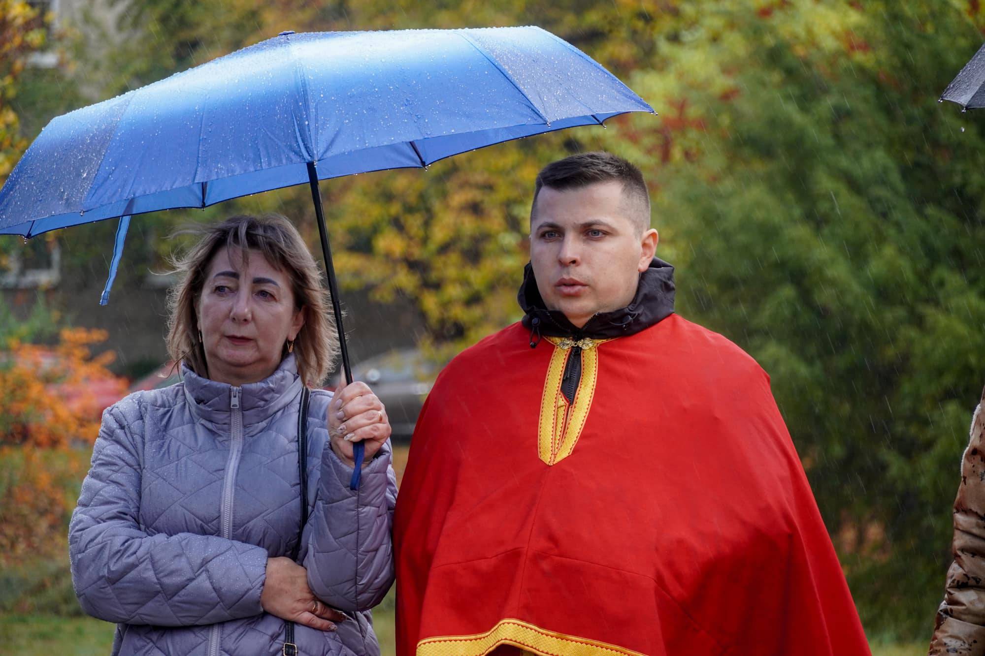 Із 57-річним капітаном, бортовим авіаційним техніком вертолітної ланки військової частини А3913 Віталієм Дору попрощалися сьогодні в Ужгороді