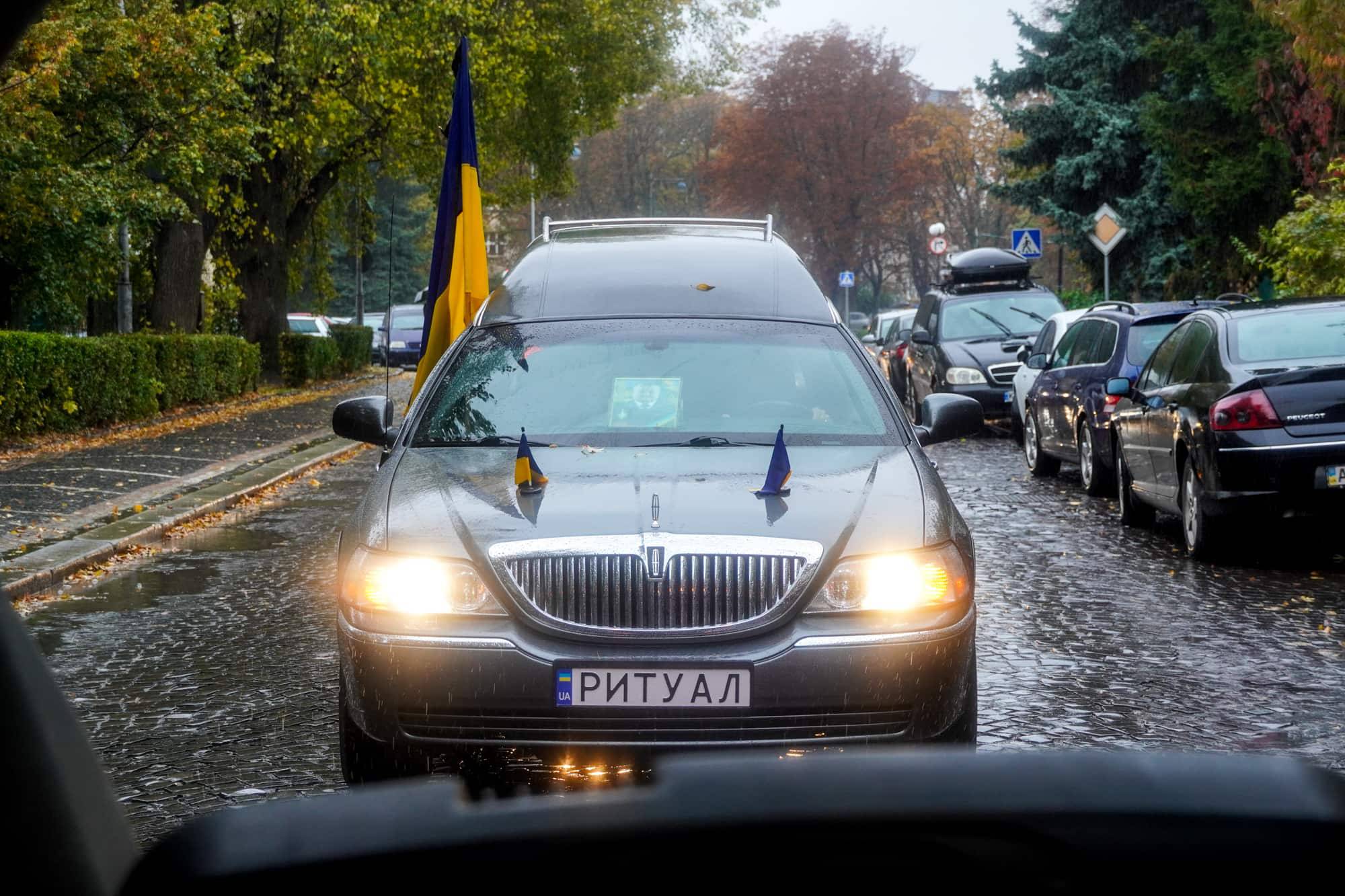 Із 57-річним капітаном, бортовим авіаційним техніком вертолітної ланки військової частини А3913 Віталієм Дору попрощалися сьогодні в Ужгороді