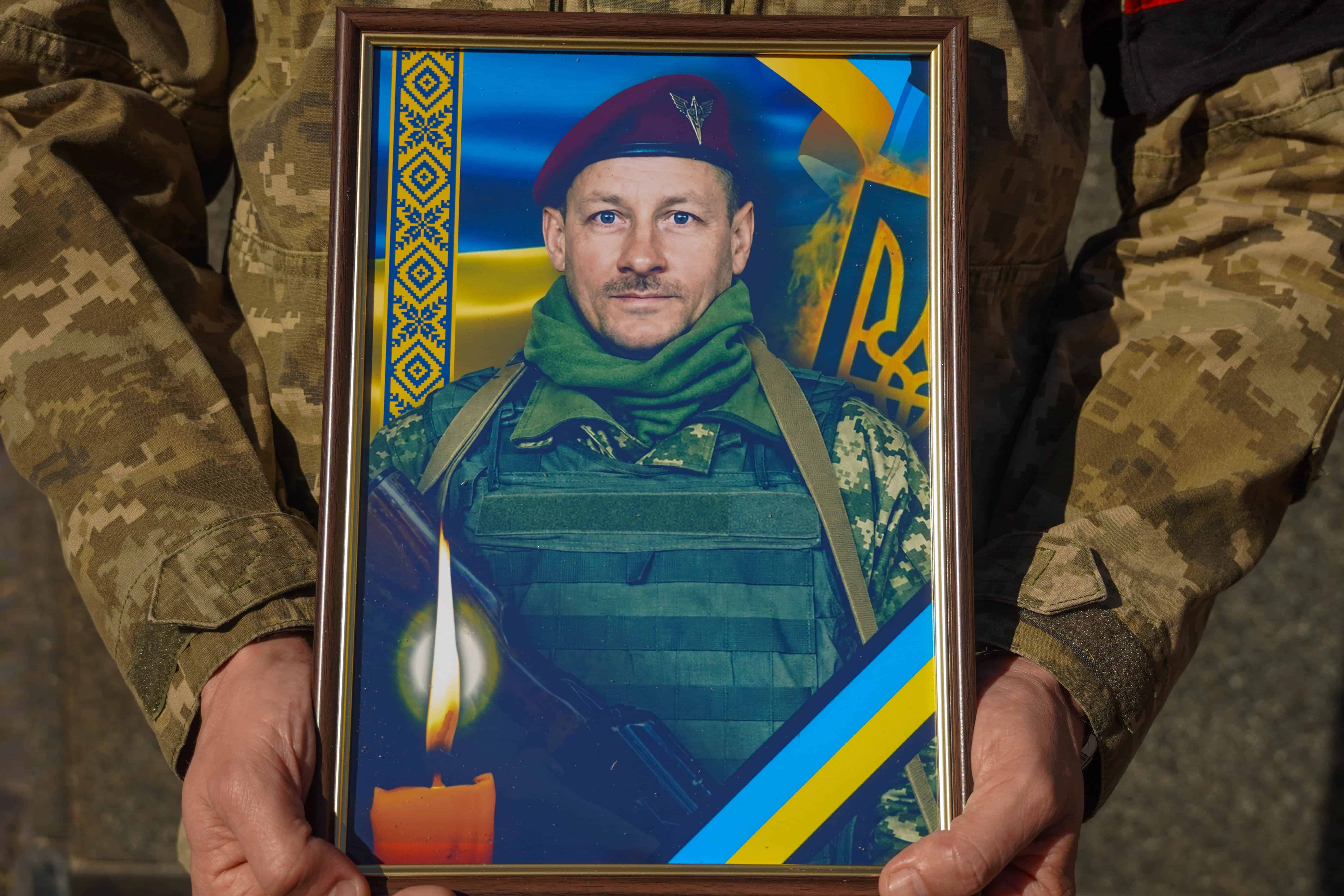 Сьогодні в Ужгороді попрощалися із полеглим Захисником Аркадієм Шугаром