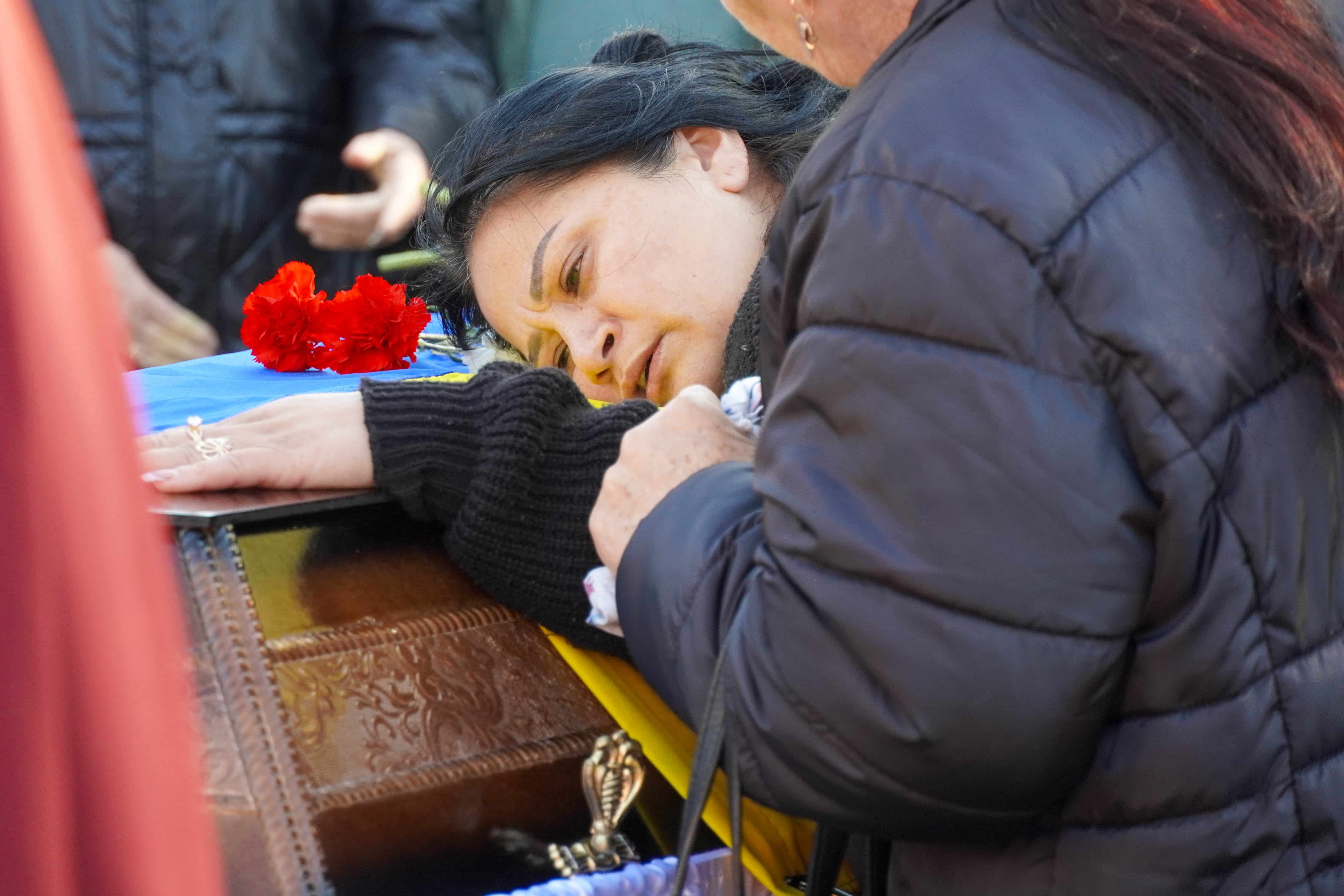 Сьогодні в Ужгороді попрощалися із полеглим Захисником Аркадієм Шугаром