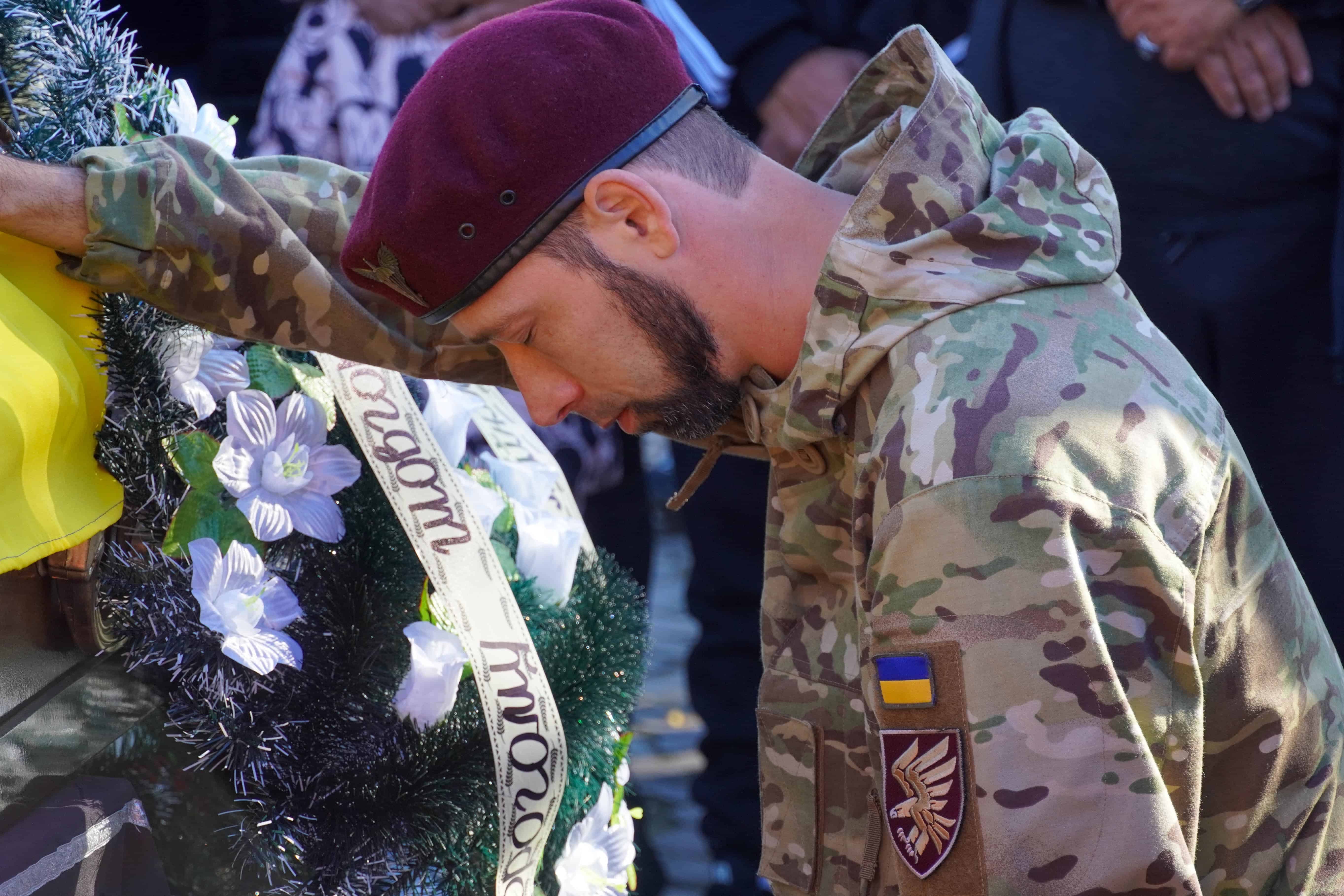 Сьогодні в Ужгороді попрощалися із полеглим Захисником Аркадієм Шугаром