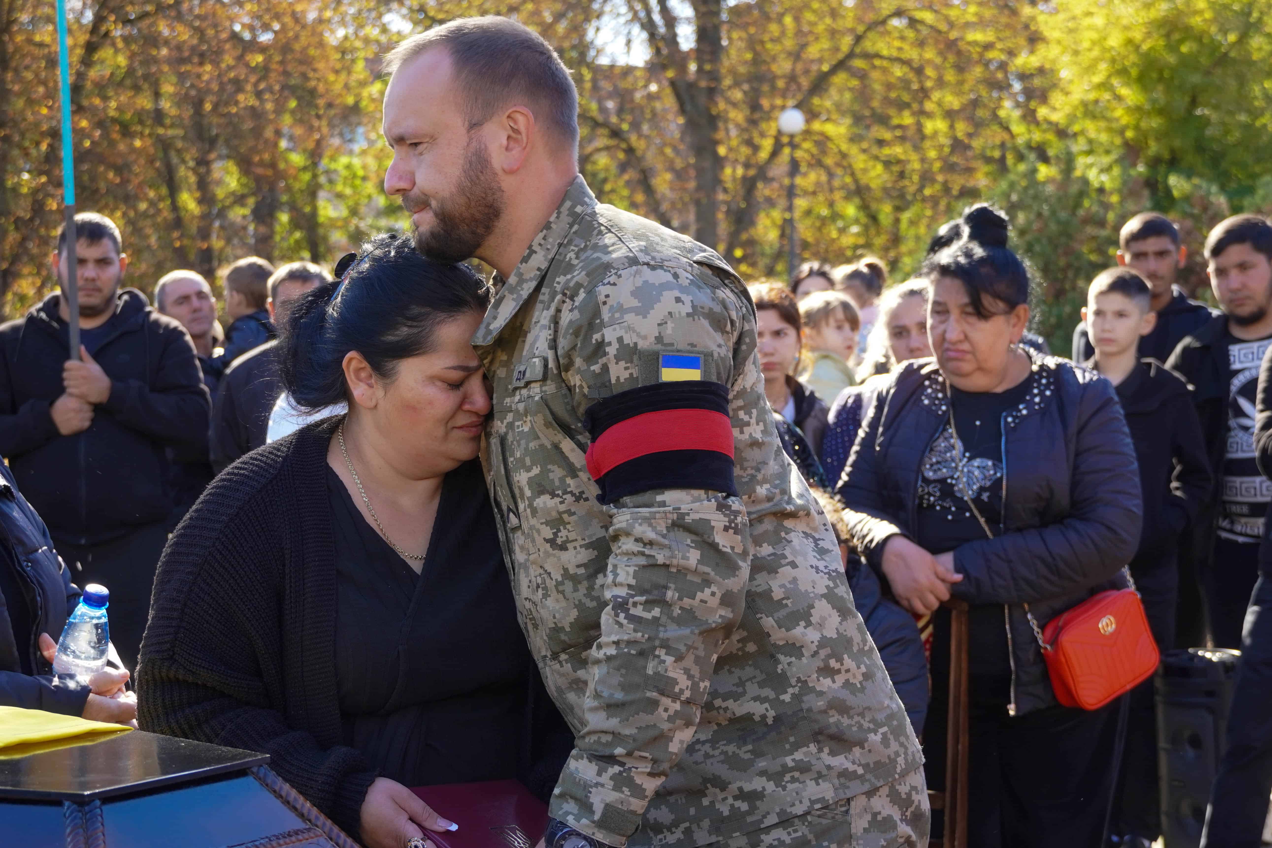 Сьогодні в Ужгороді попрощалися із полеглим Захисником Аркадієм Шугаром