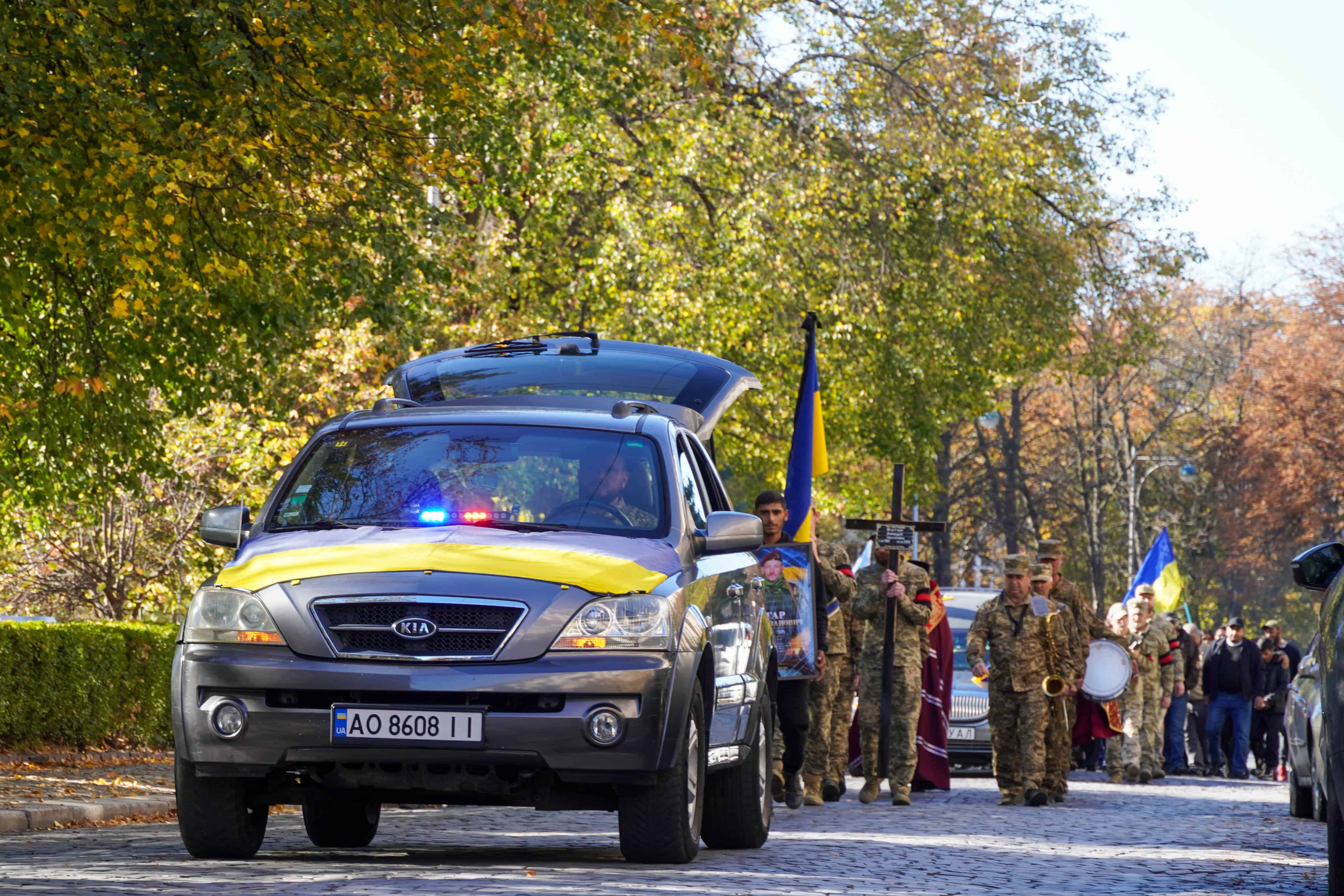 Сьогодні в Ужгороді попрощалися із полеглим Захисником Аркадієм Шугаром