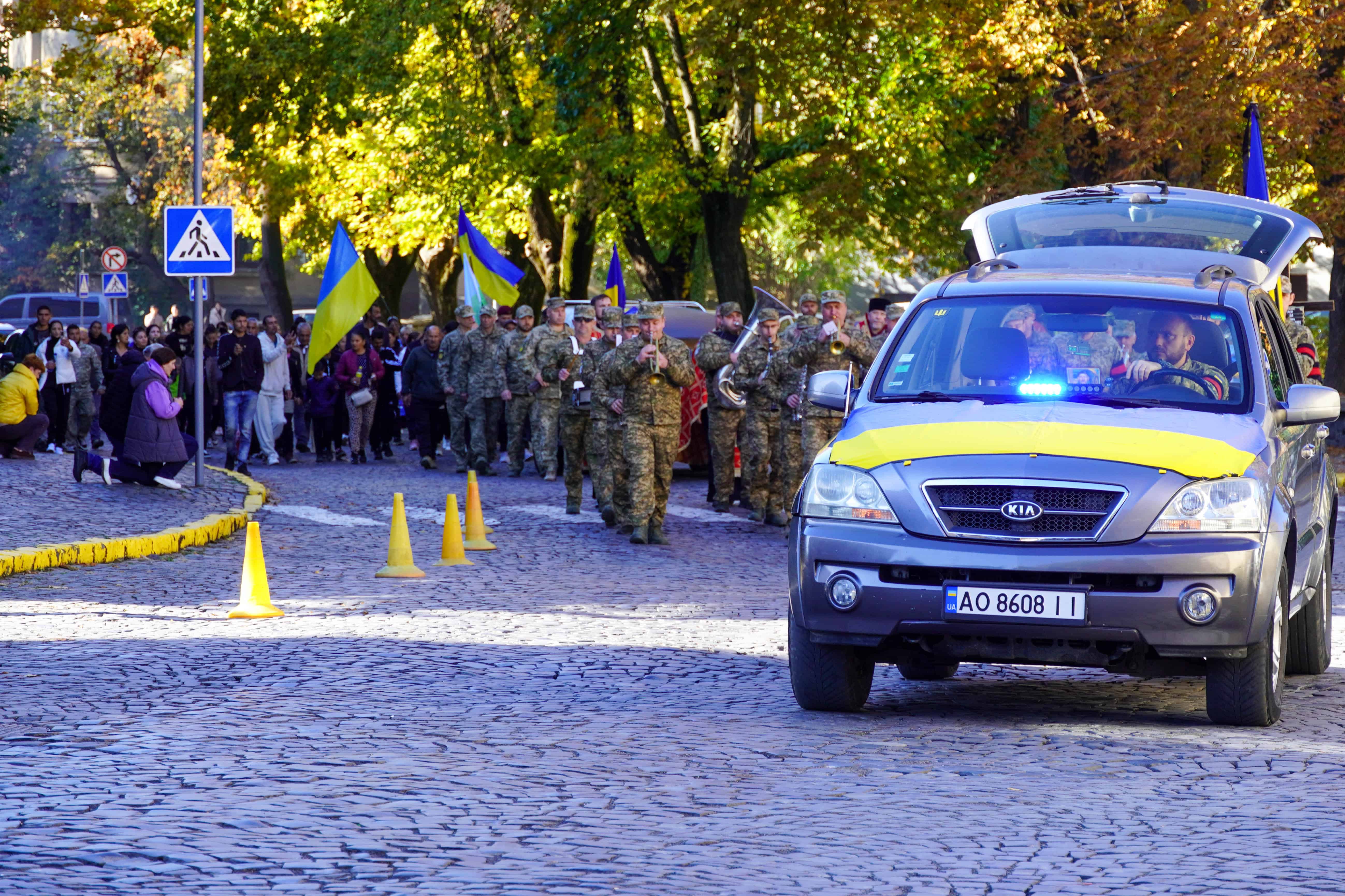 Сьогодні в Ужгороді попрощалися із полеглим Захисником Аркадієм Шугаром