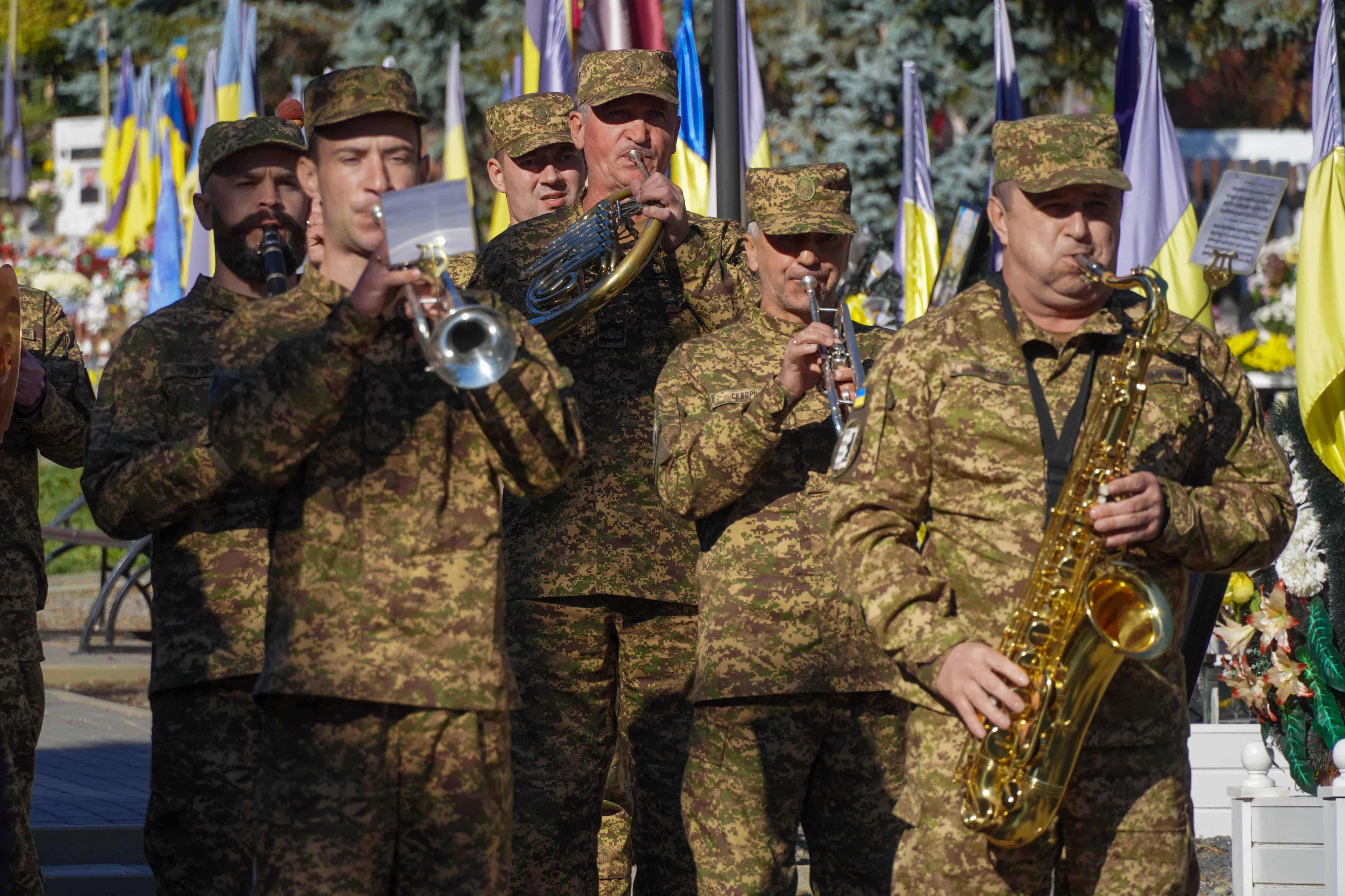 Сьогодні в Ужгороді попрощалися із полеглим Захисником Аркадієм Шугаром